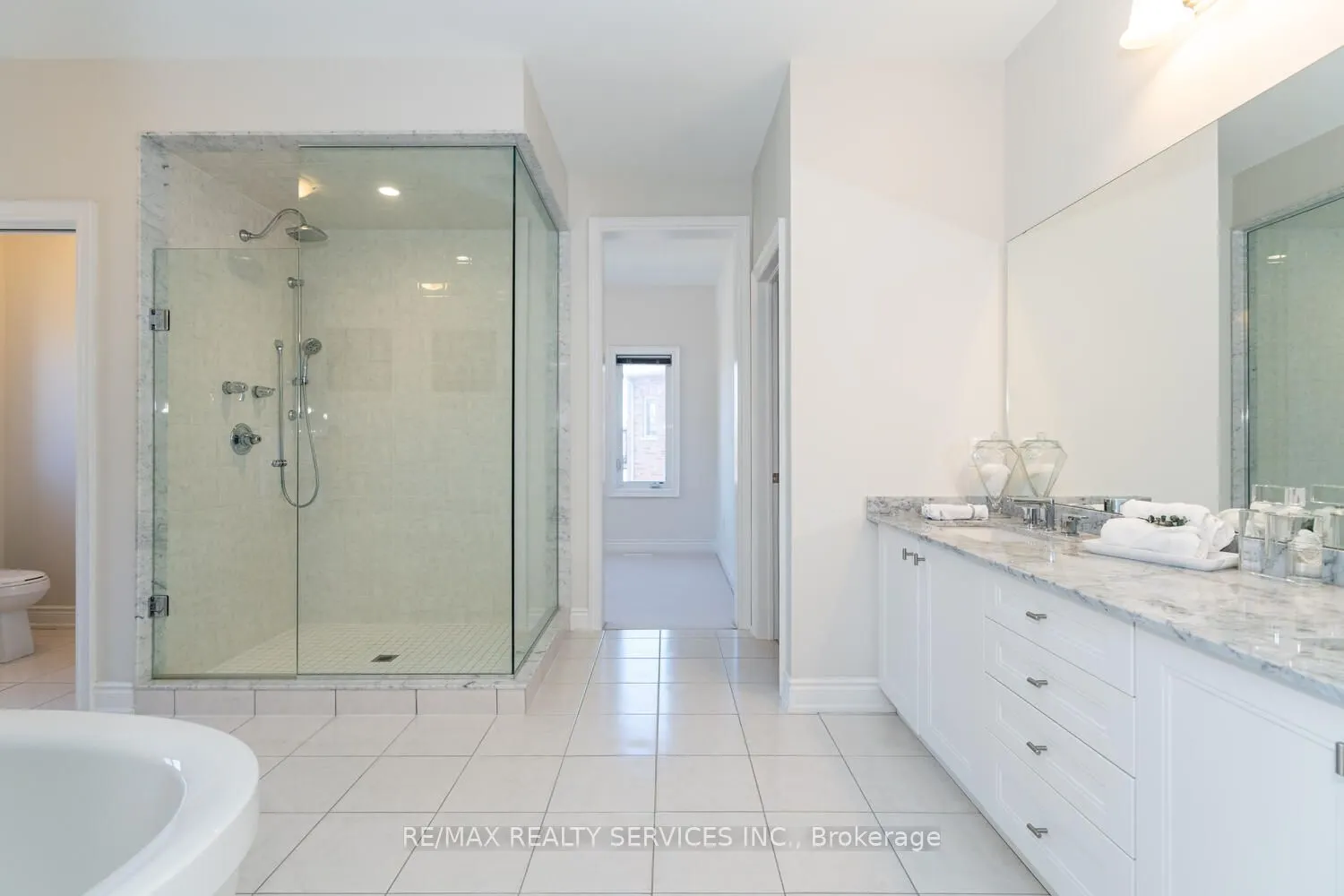 945 PONDCLIFFE Court