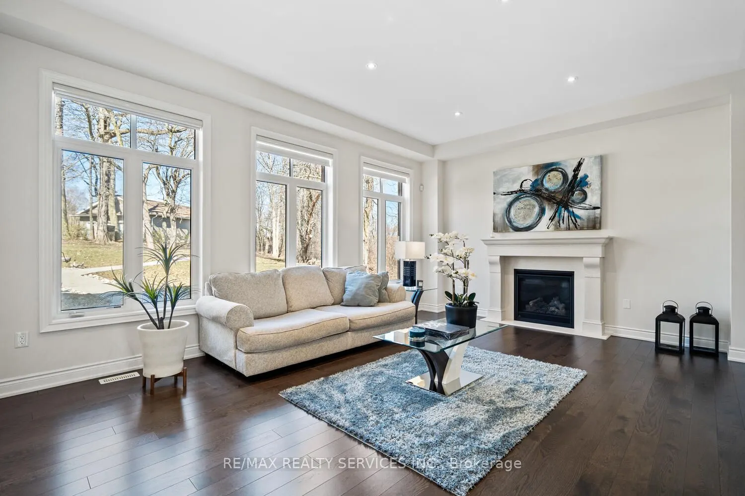 945 PONDCLIFFE Court