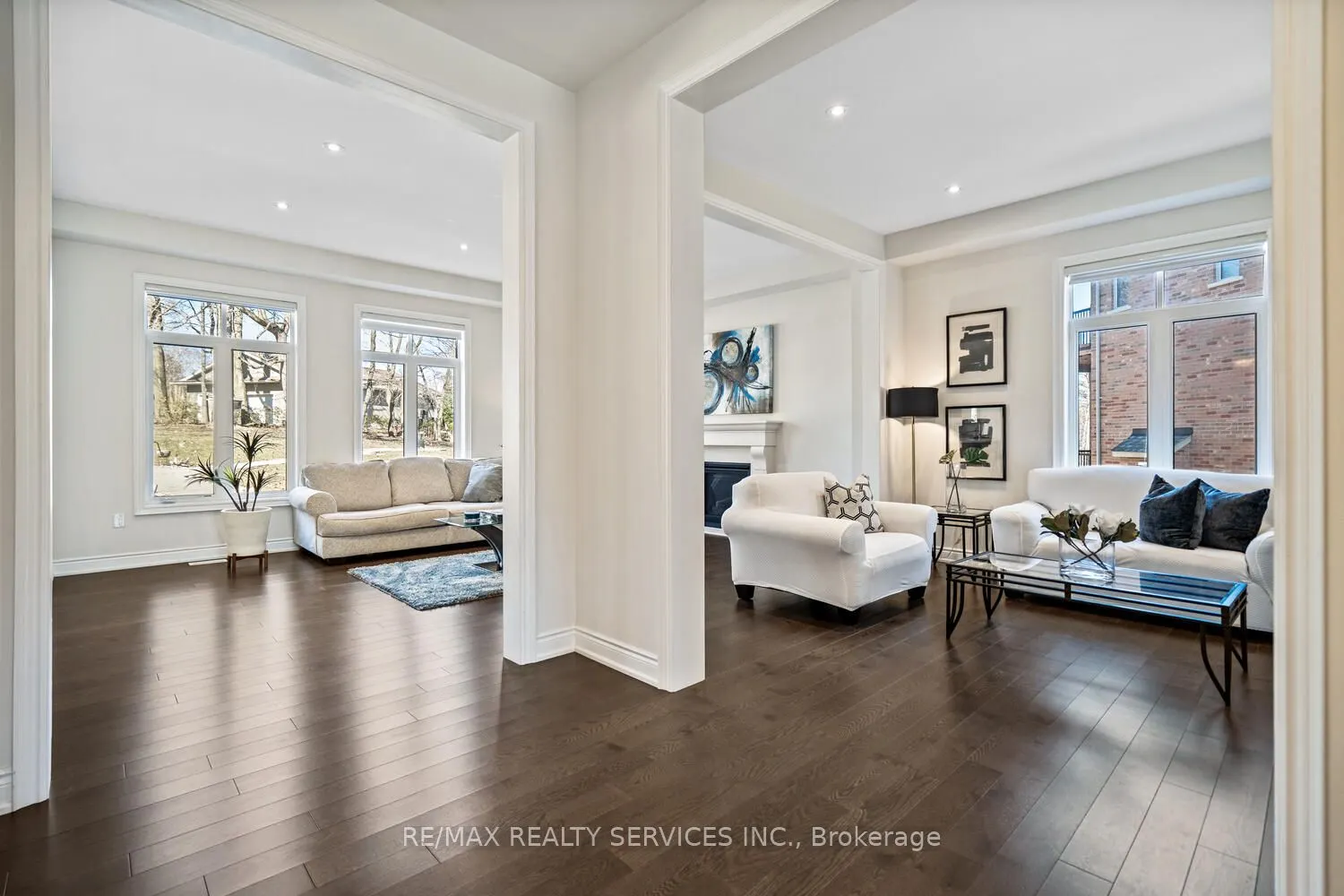 945 PONDCLIFFE Court