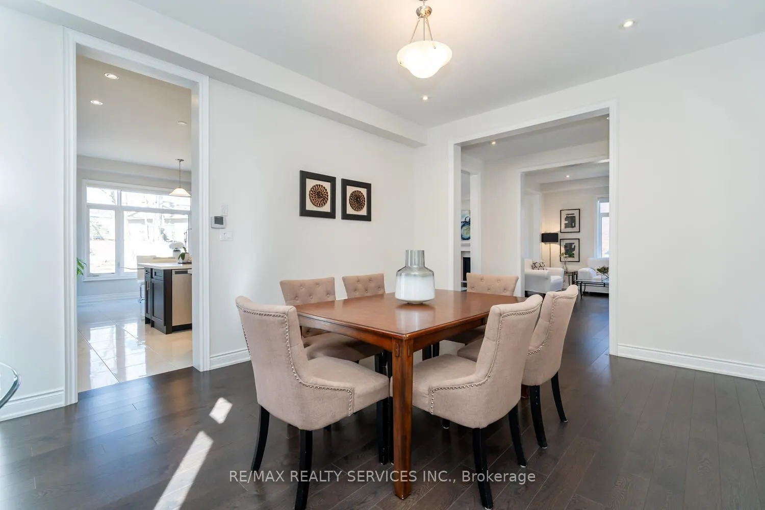 945 PONDCLIFFE Court