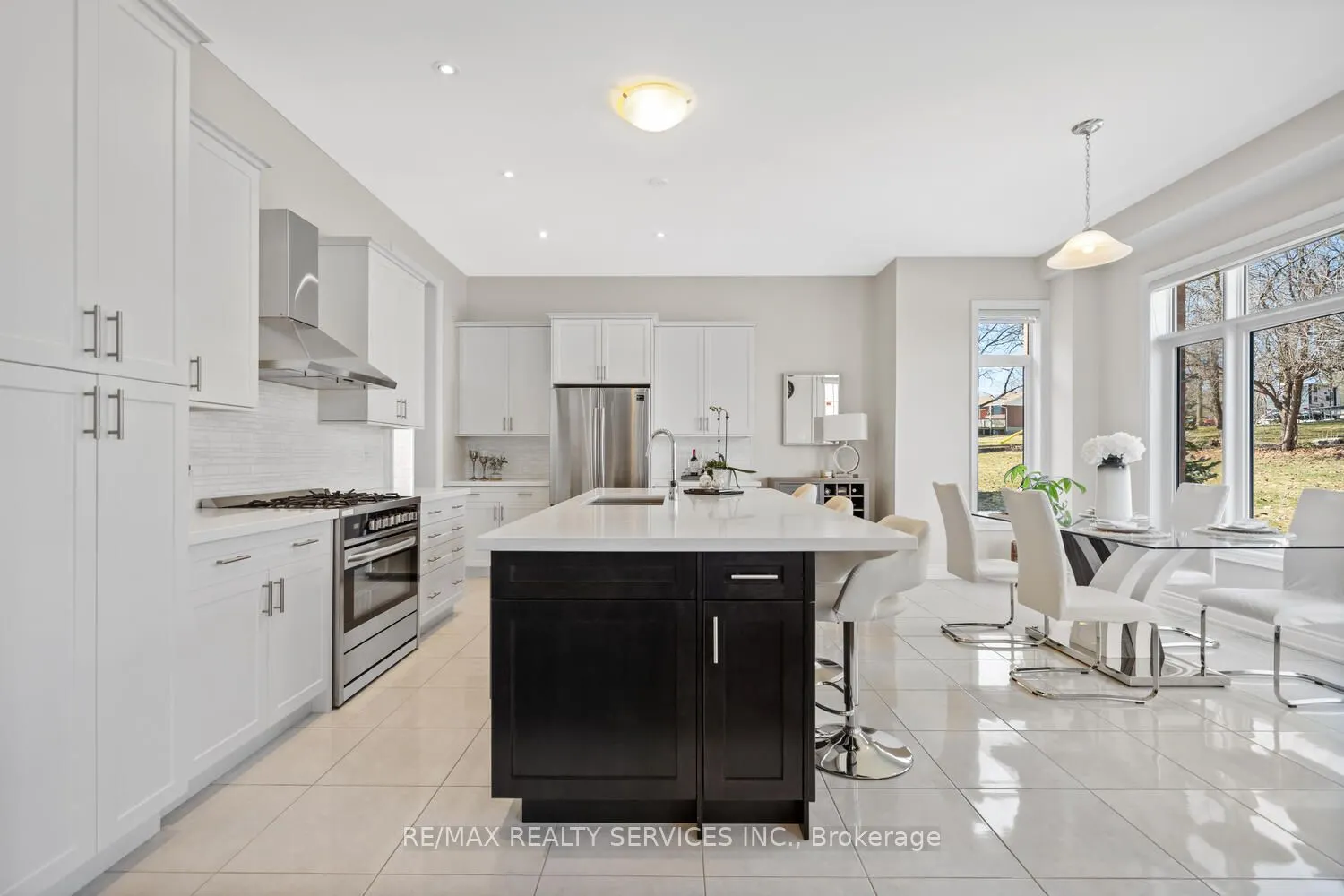 945 PONDCLIFFE Court