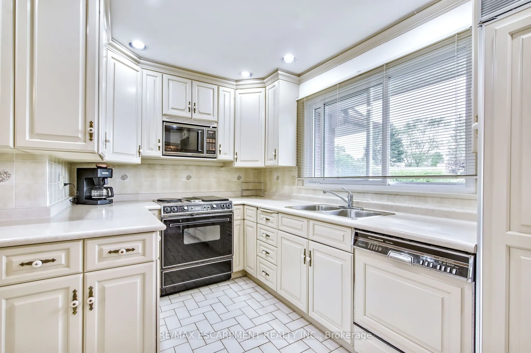 3546 Eton Crescent