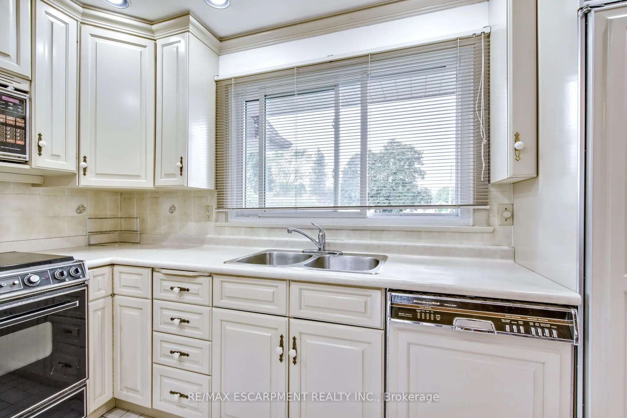 3546 Eton Crescent