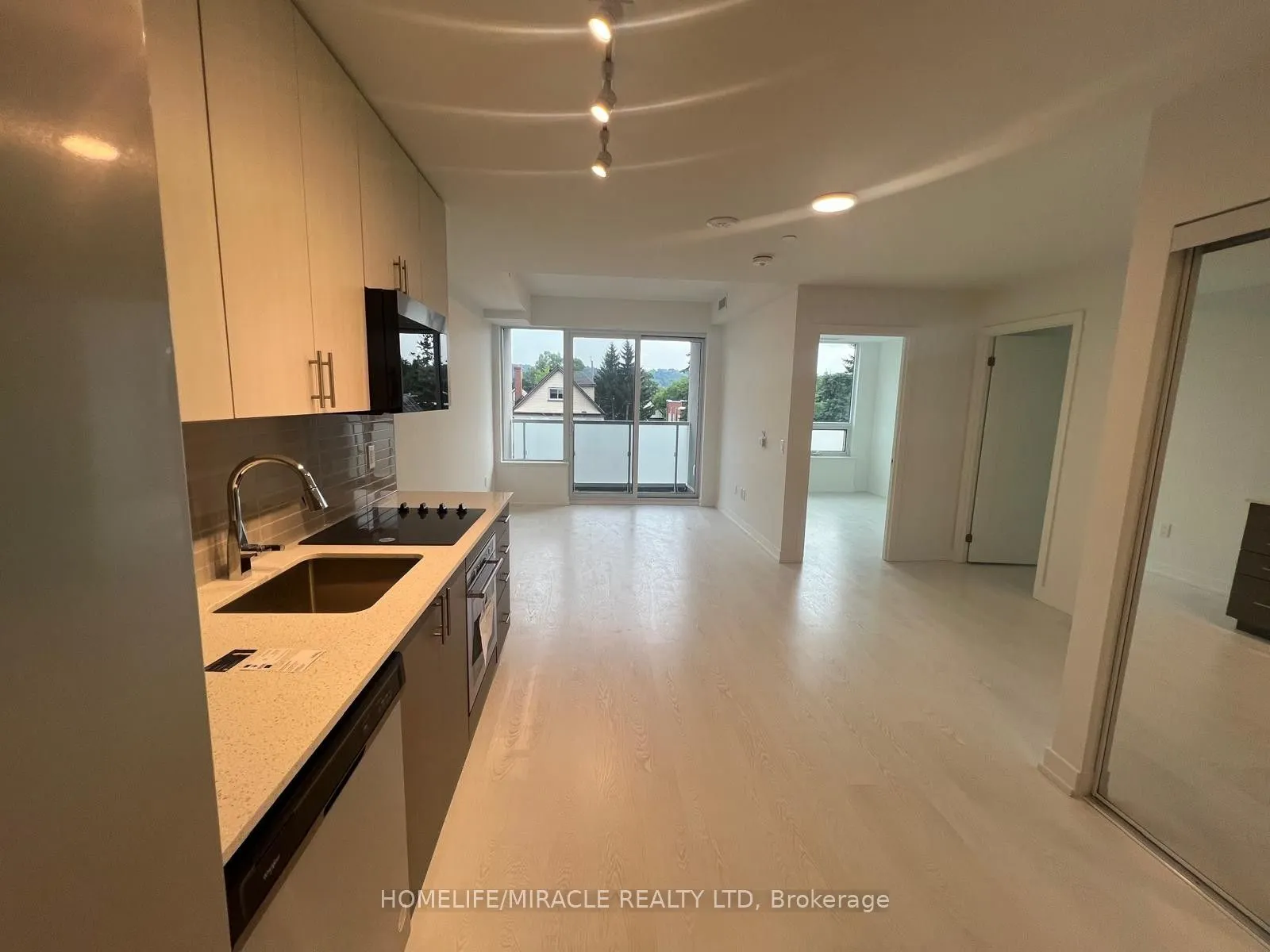 415 Main Street W, #320