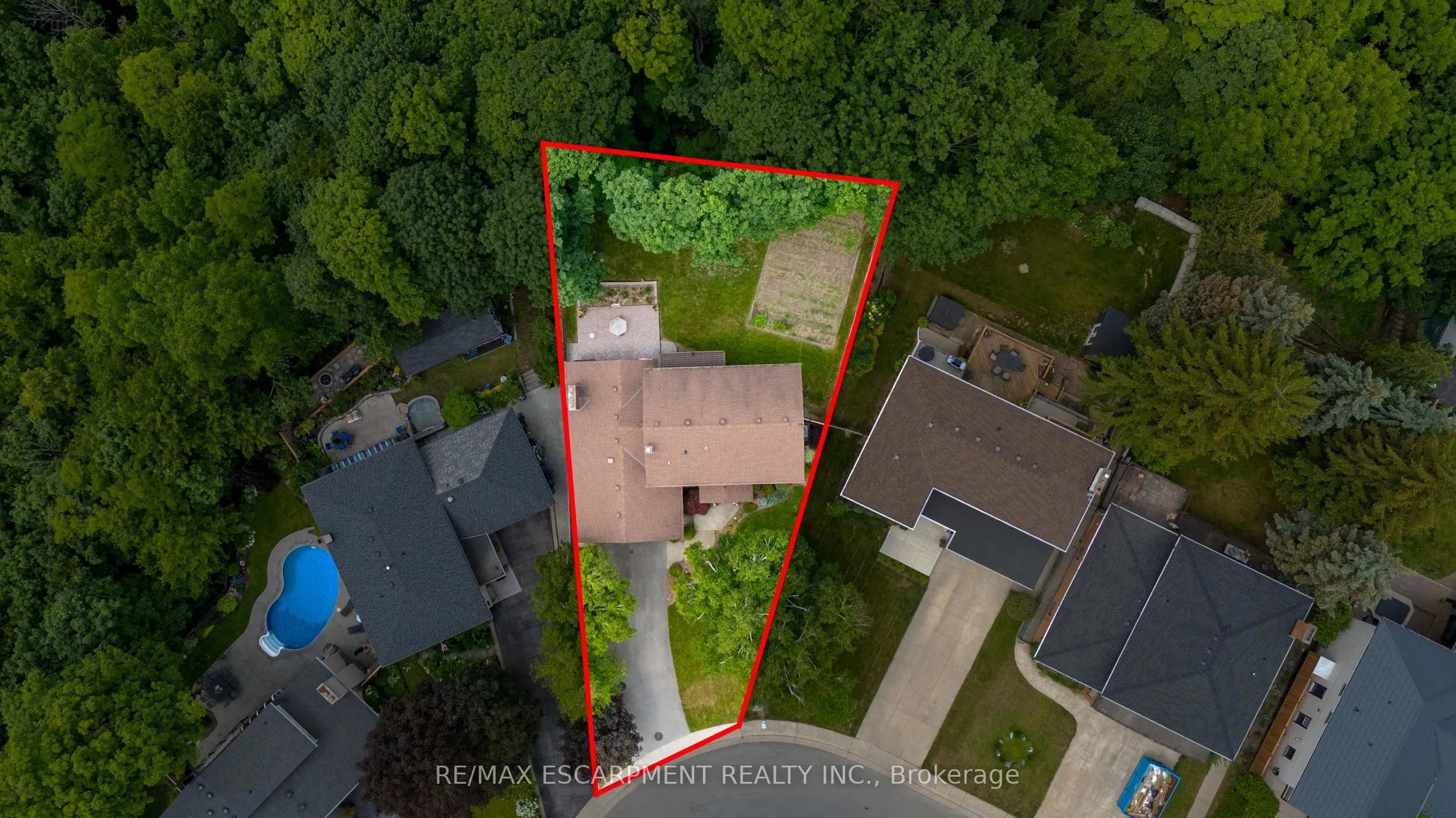 13 LESLIE Drive