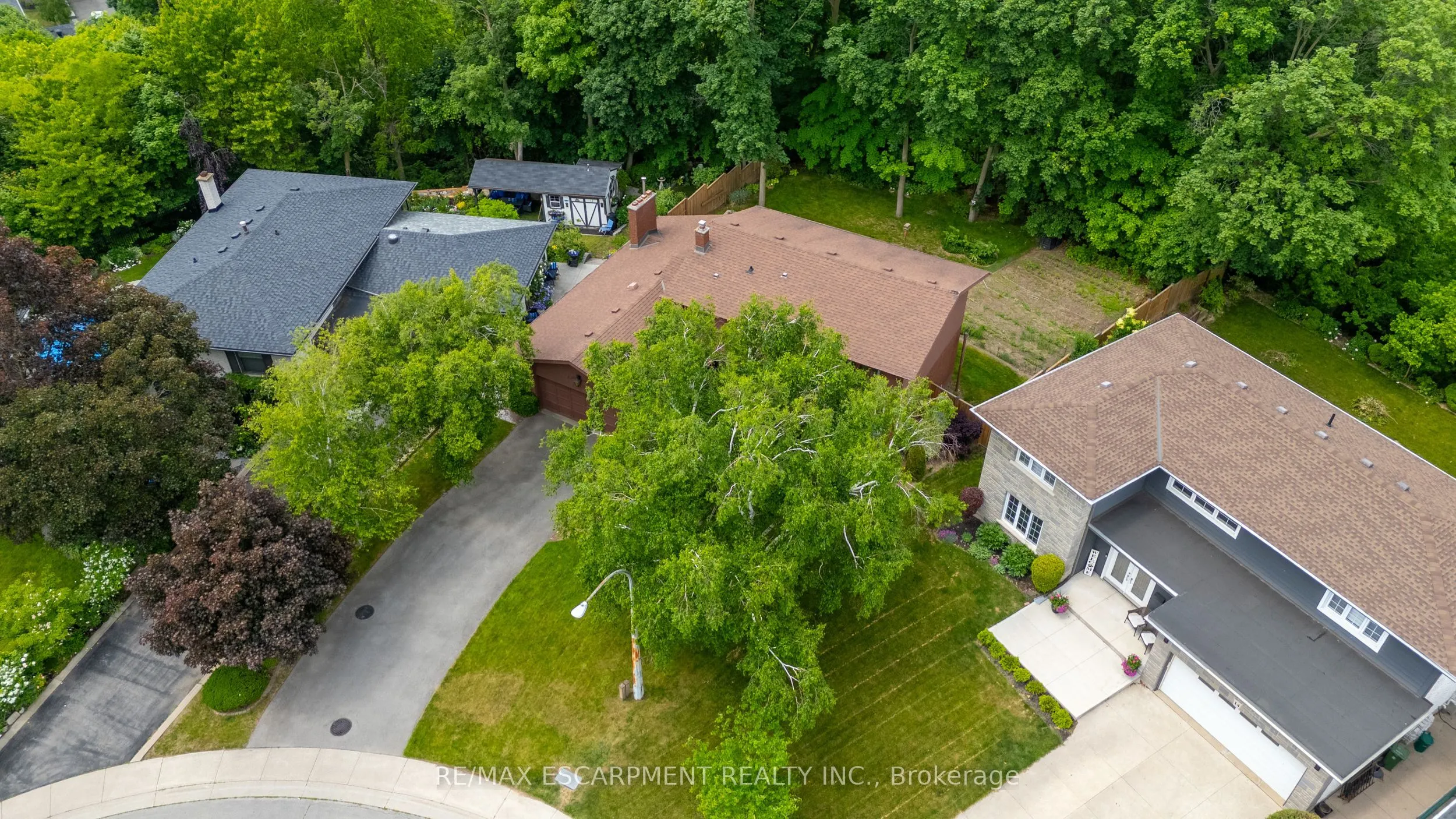 13 LESLIE Drive