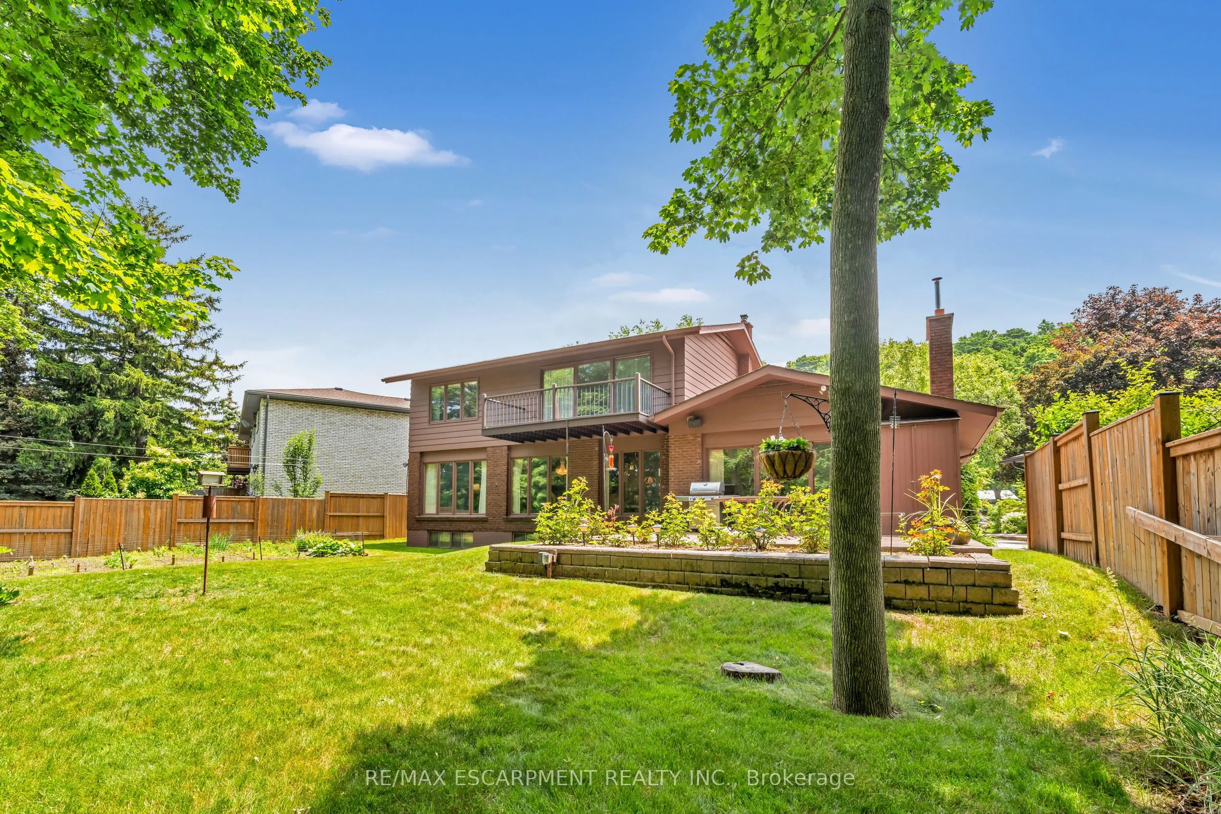13 LESLIE Drive