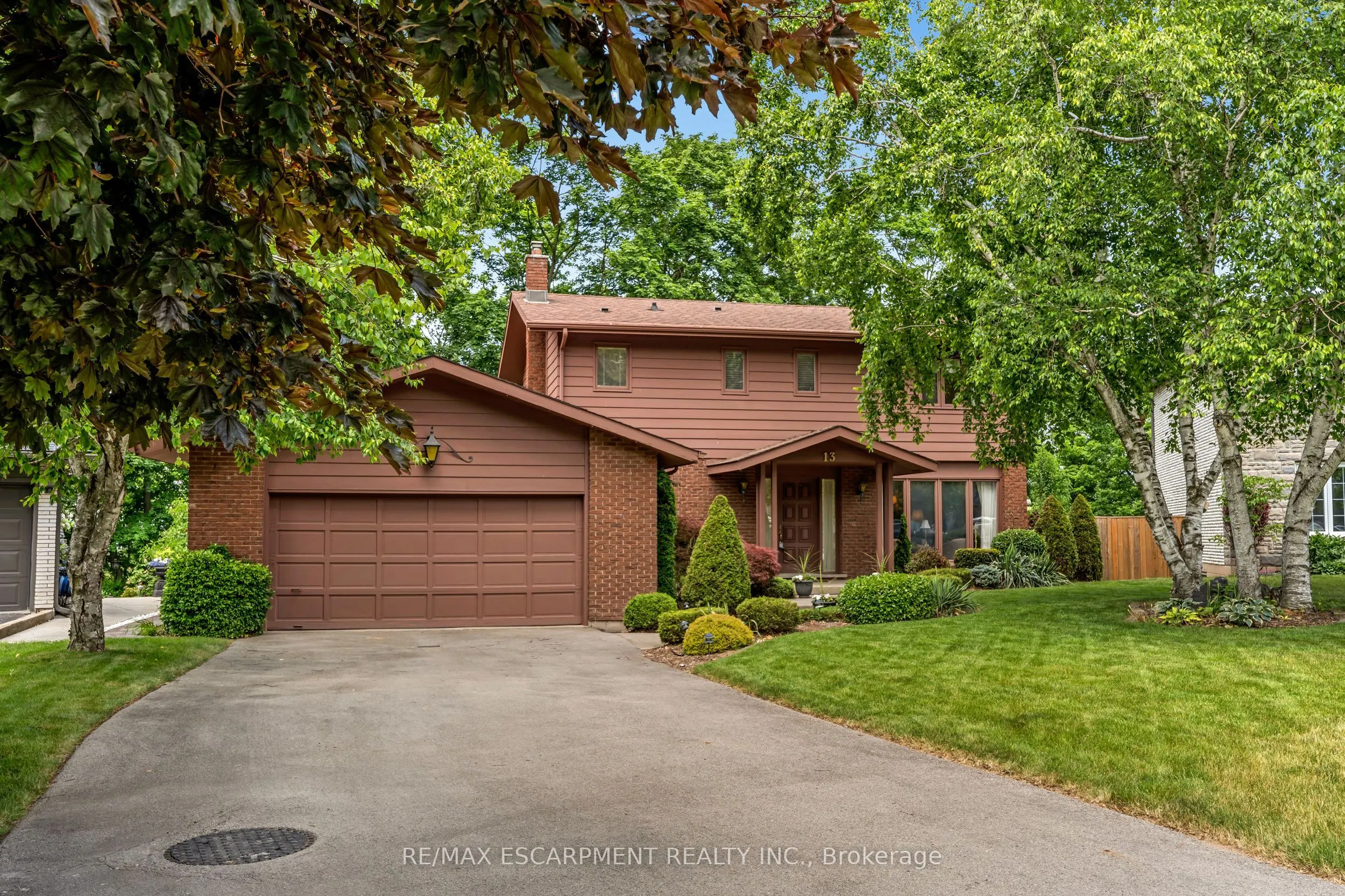 13 LESLIE Drive
