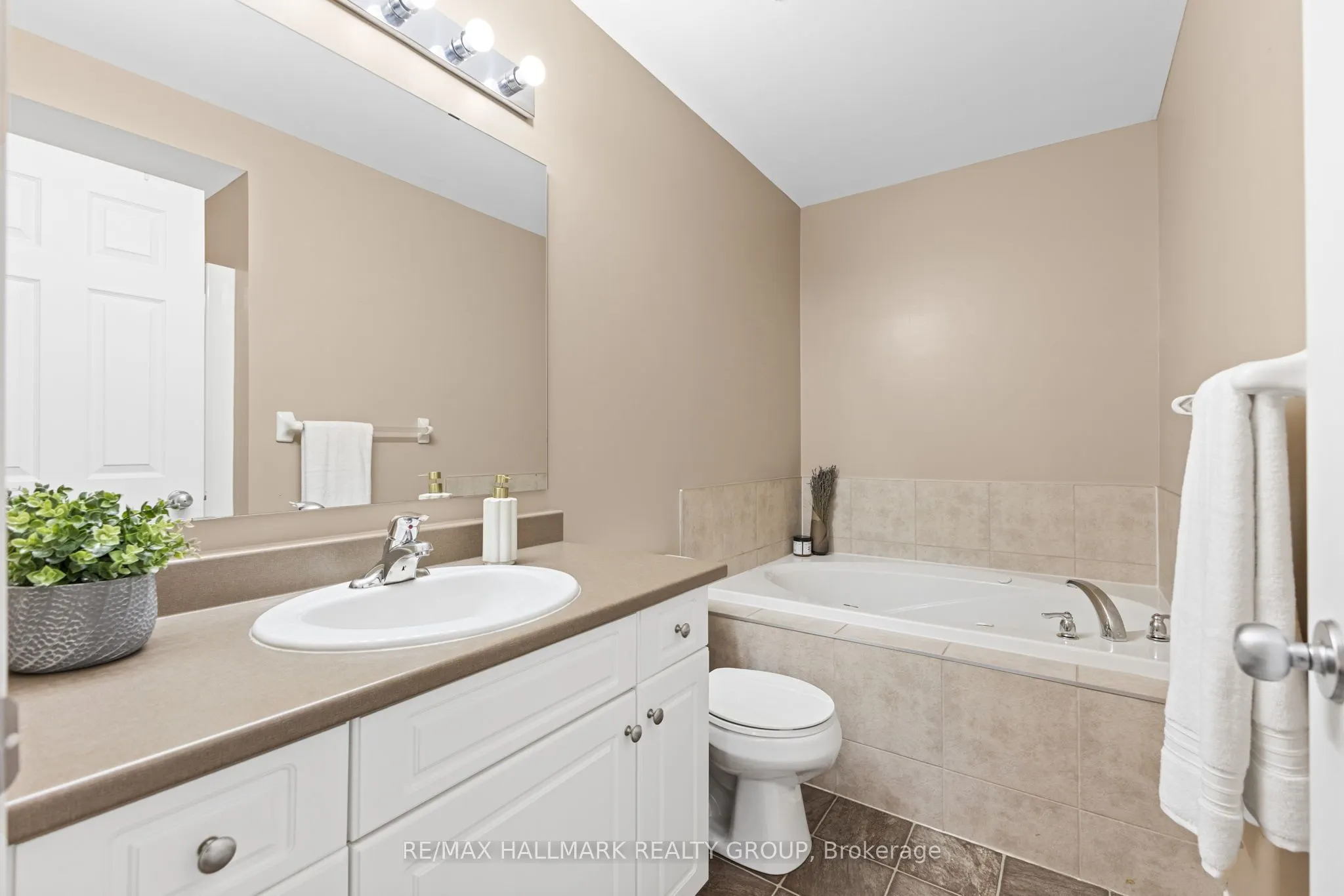 404 Wisteria Crescent
