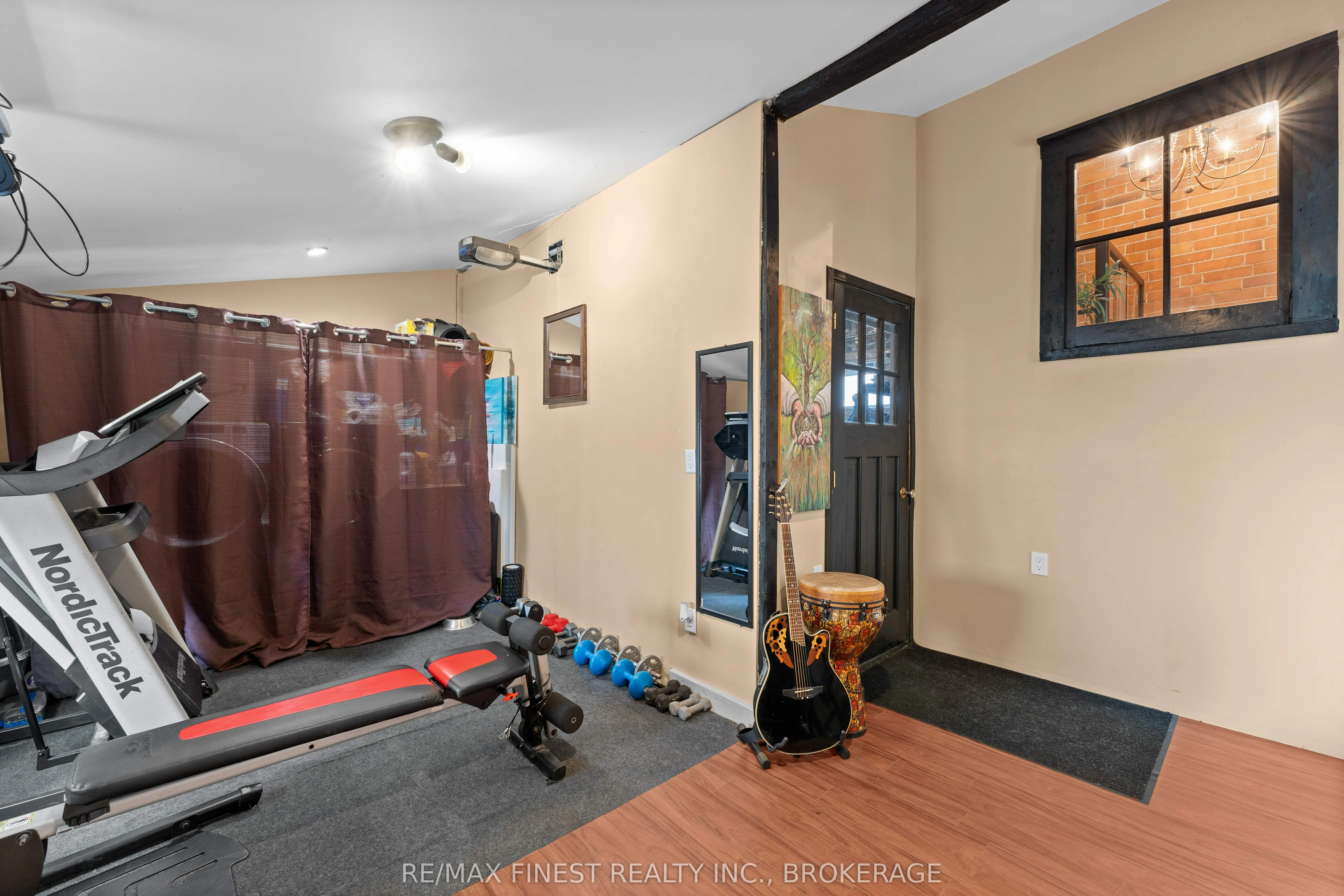 15 Graham Street E