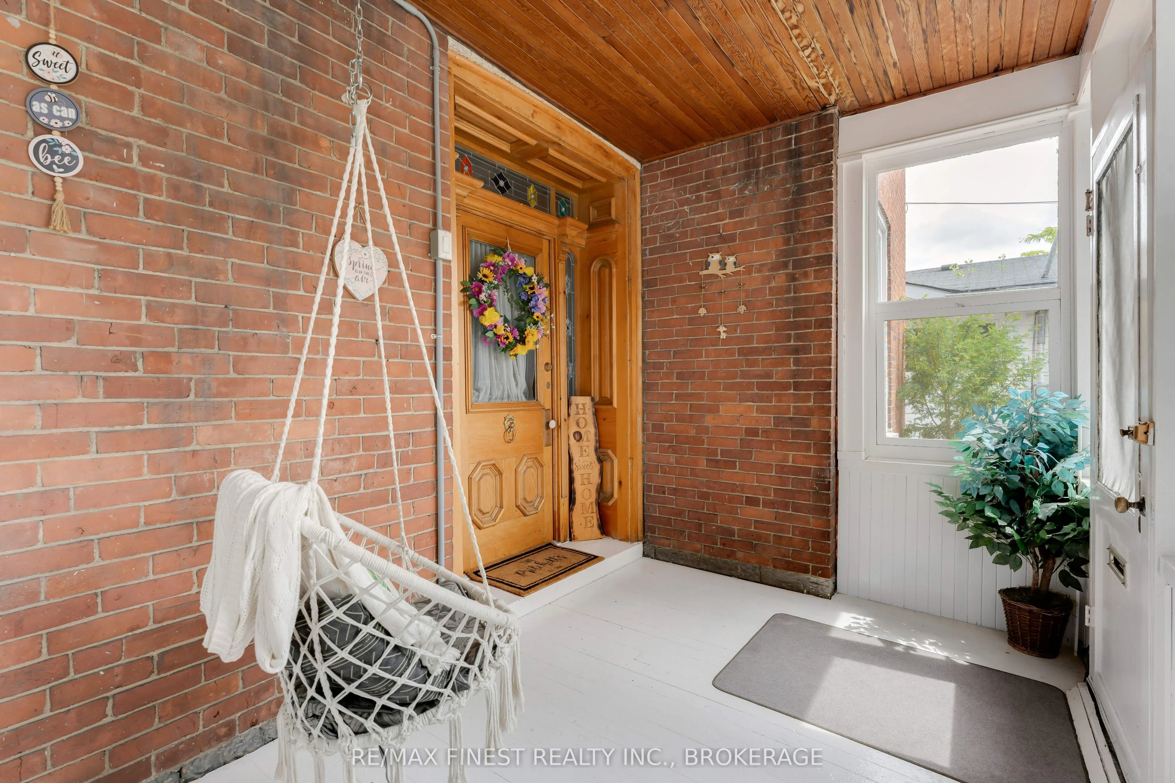 15 Graham Street E