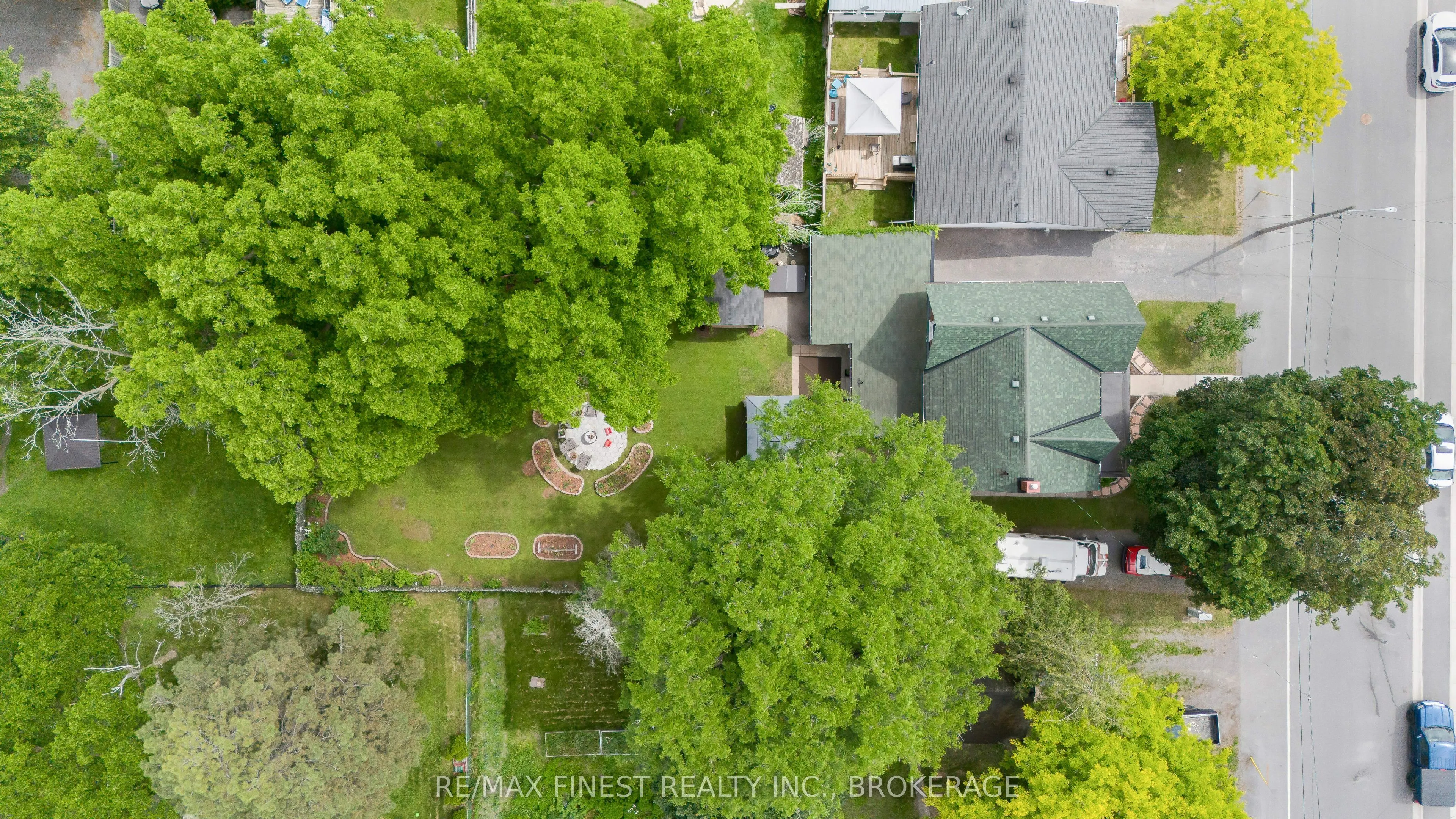 15 Graham Street E