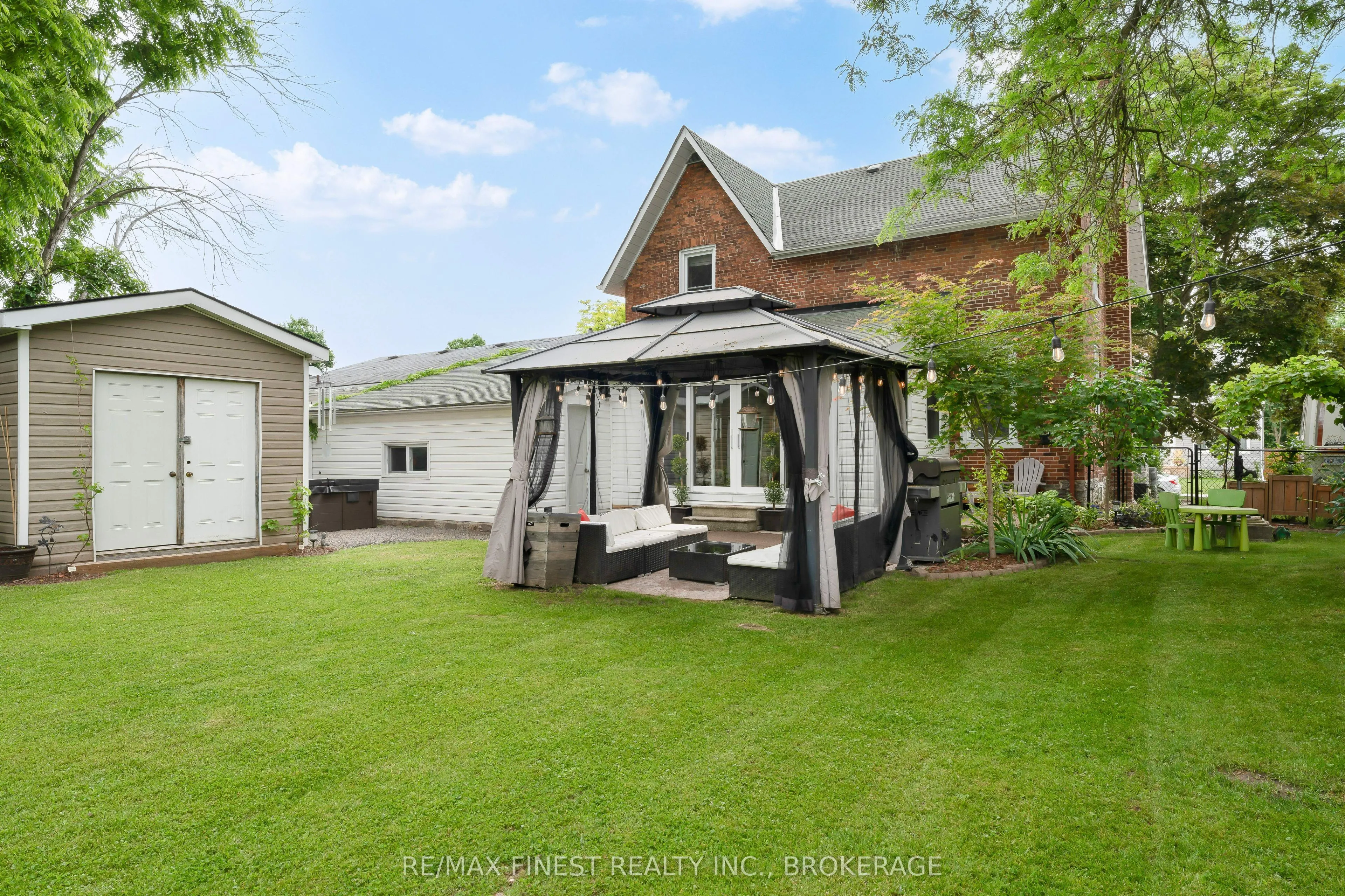 15 Graham Street E