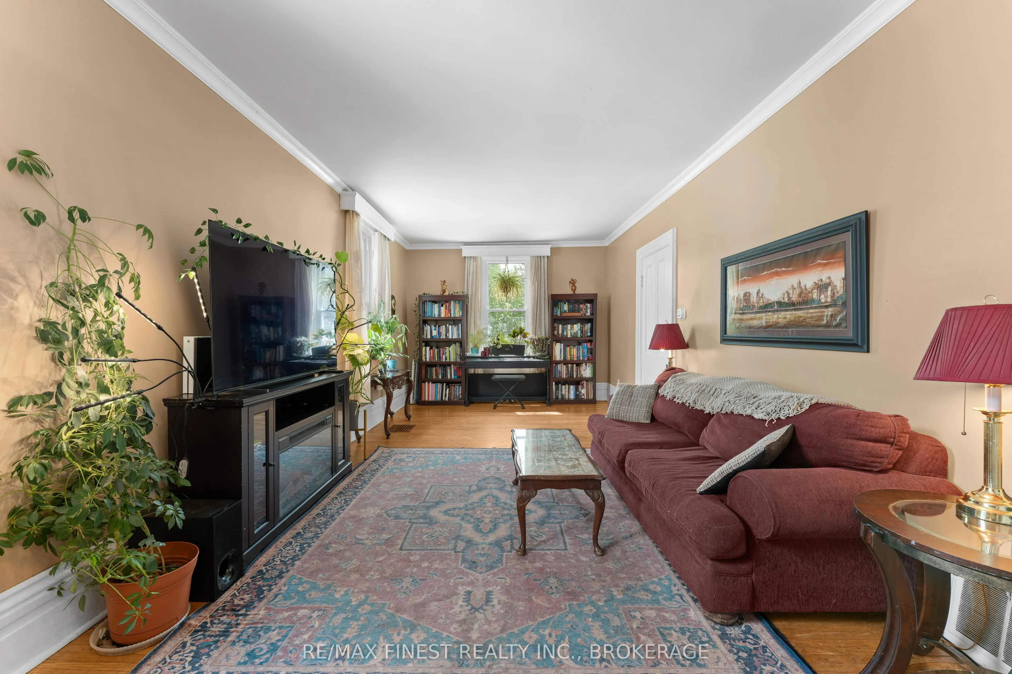 15 Graham Street E