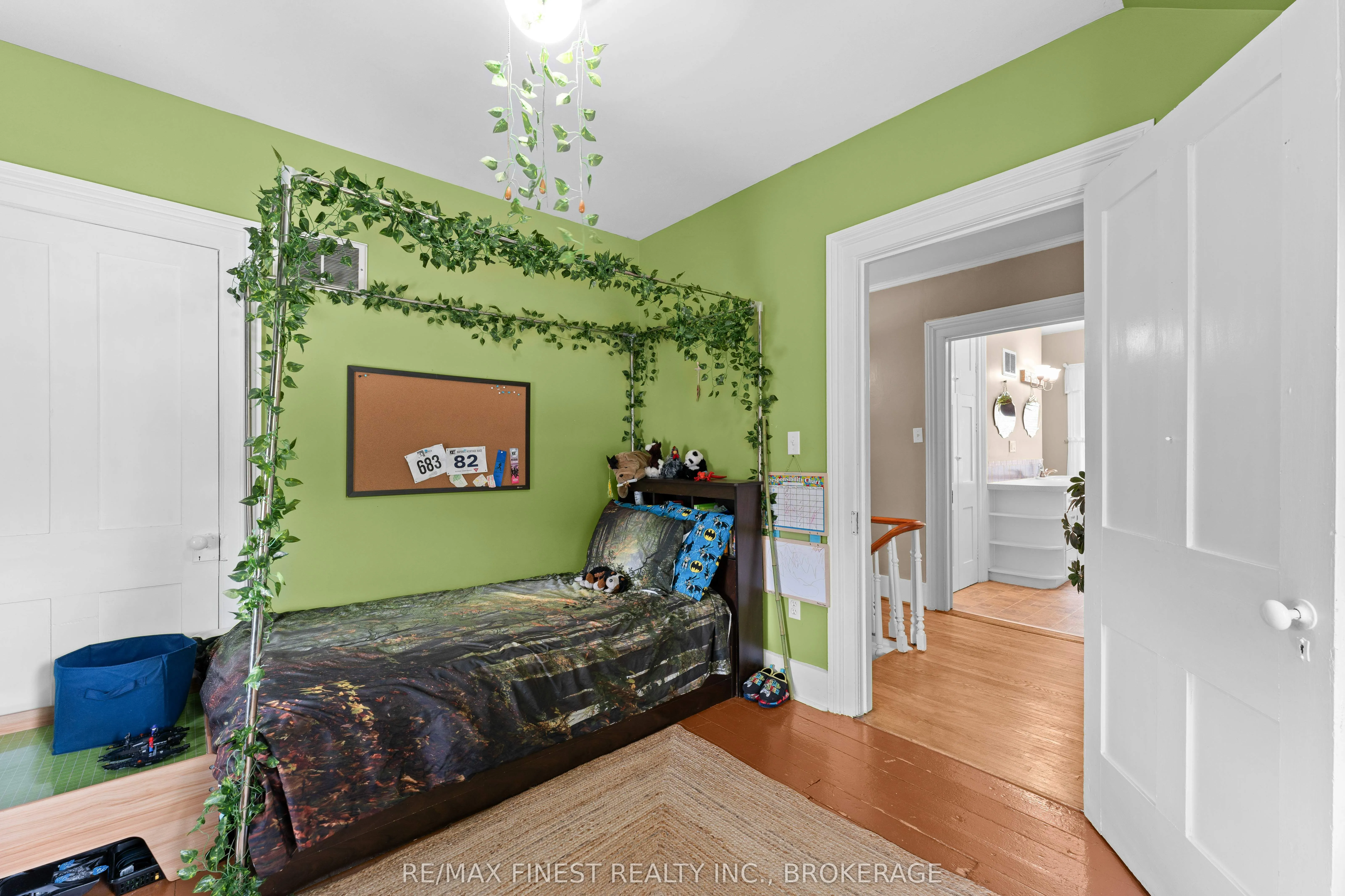 15 Graham Street E