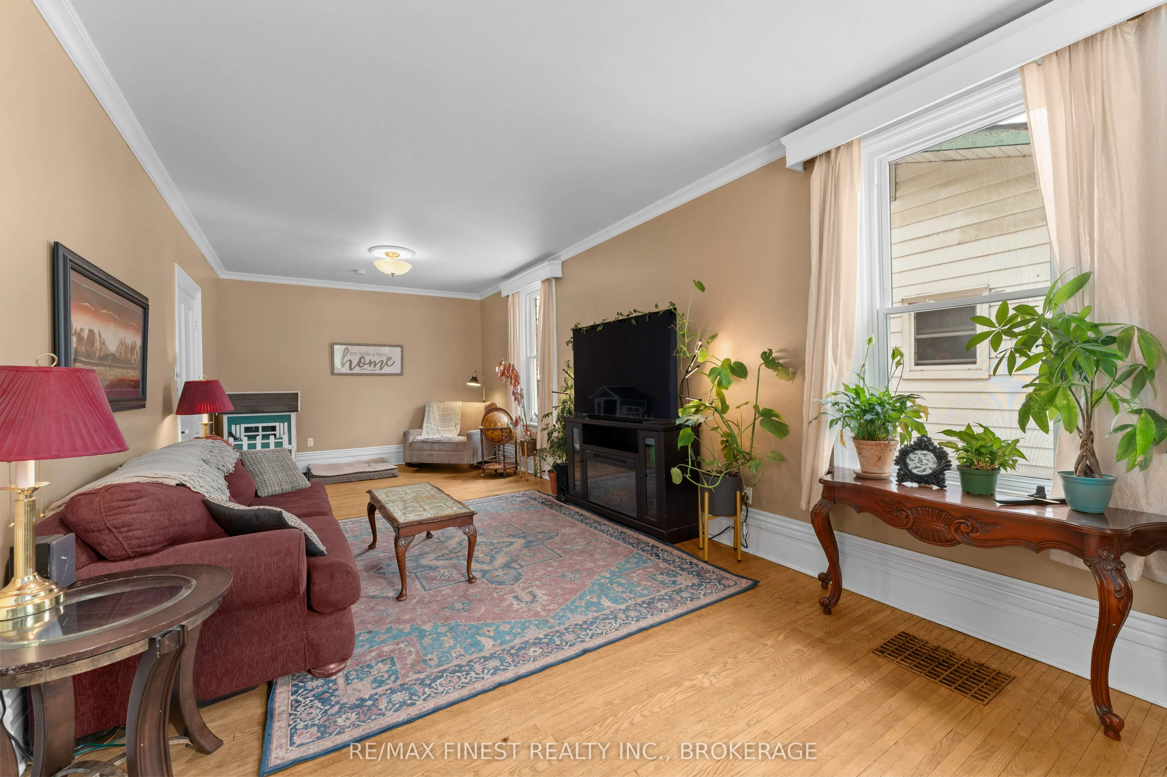 15 Graham Street E