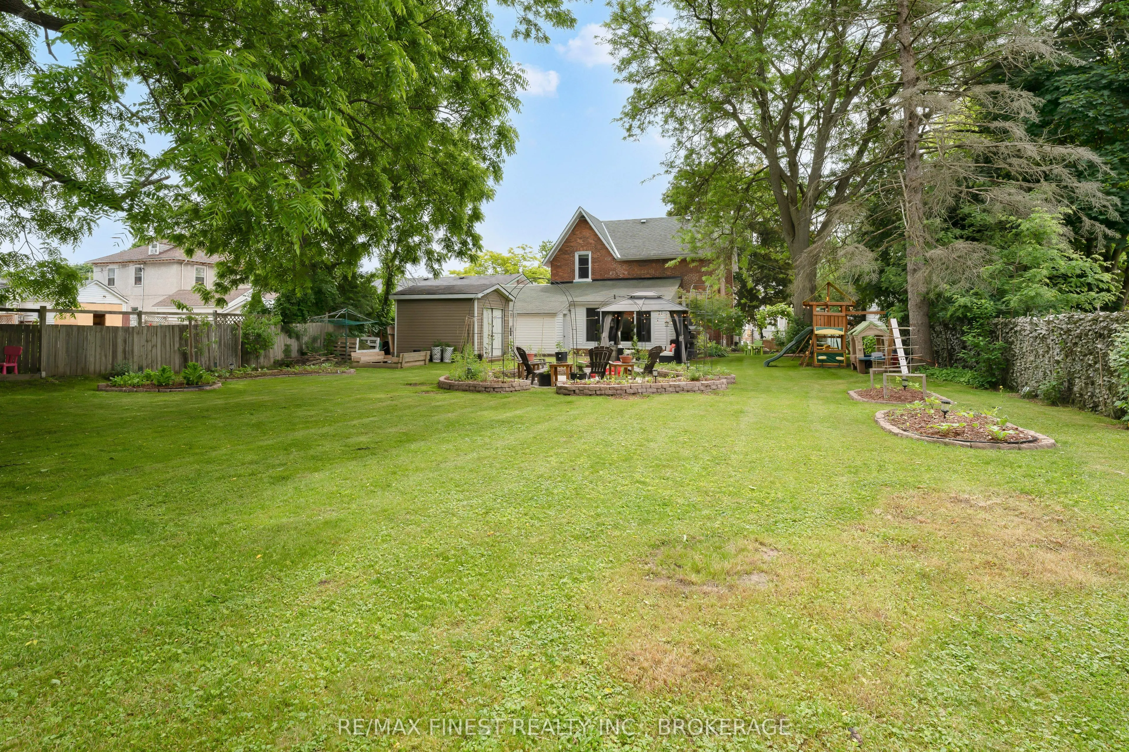 15 Graham Street E