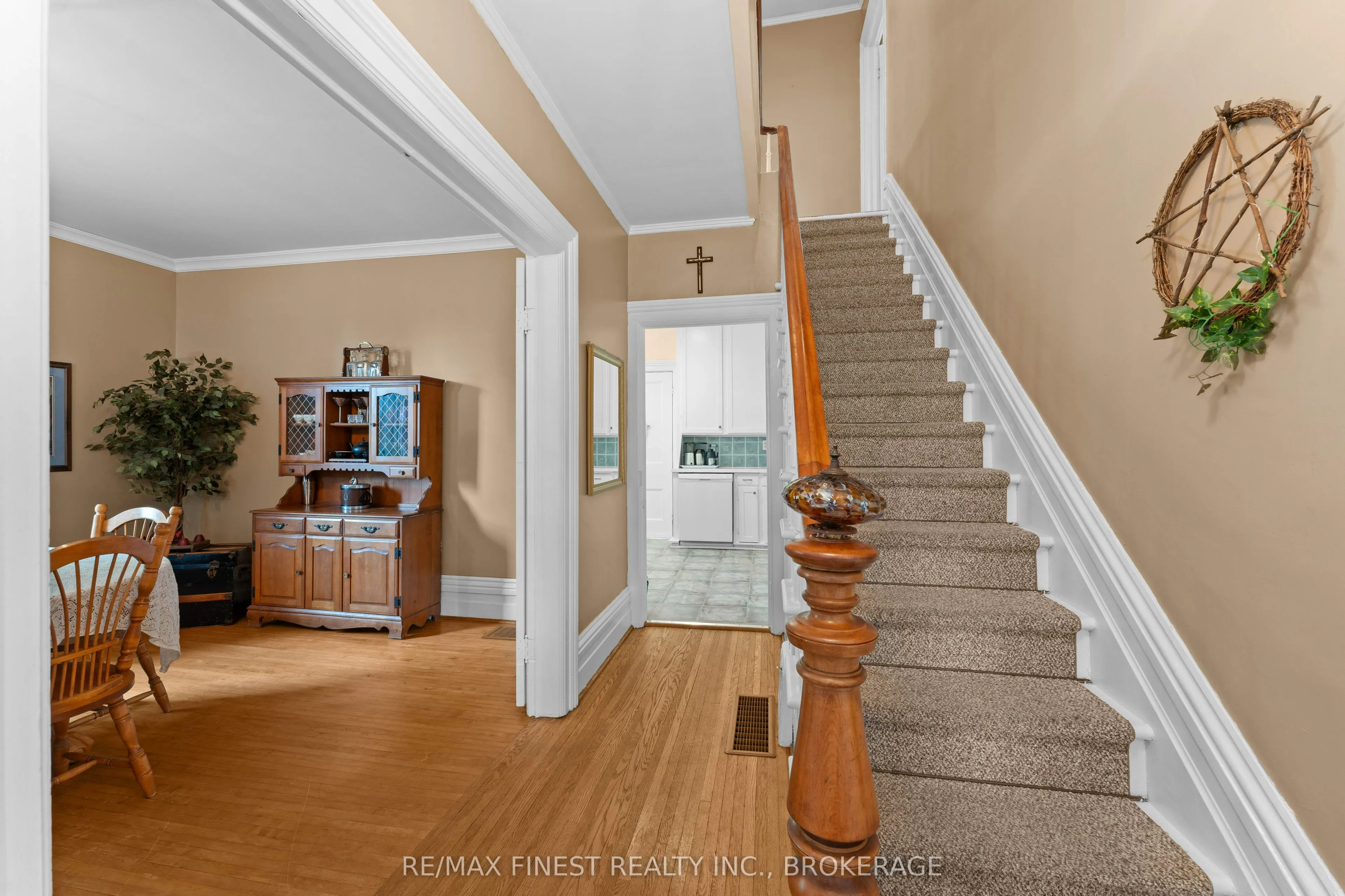 15 Graham Street E