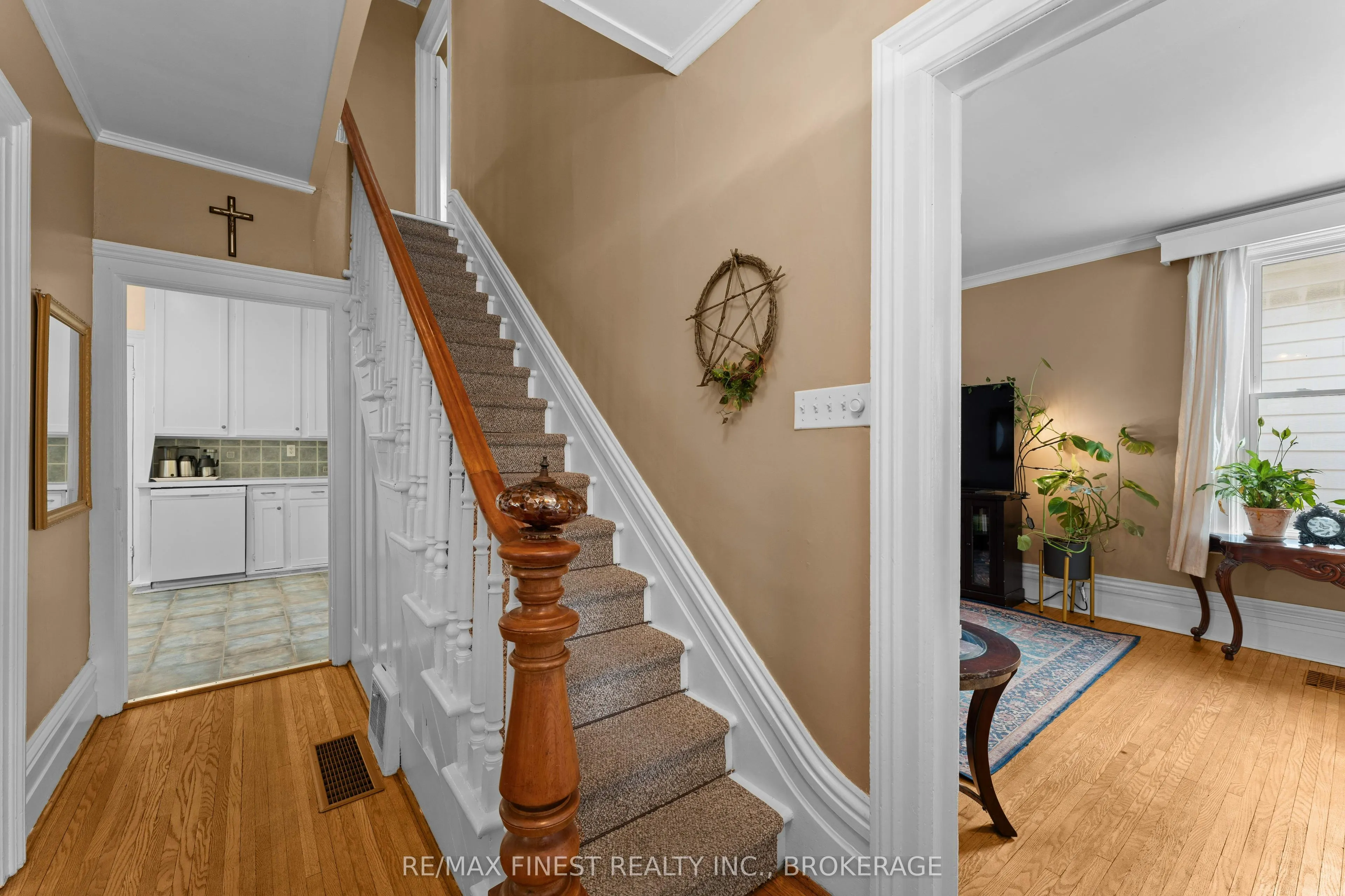 15 Graham Street E