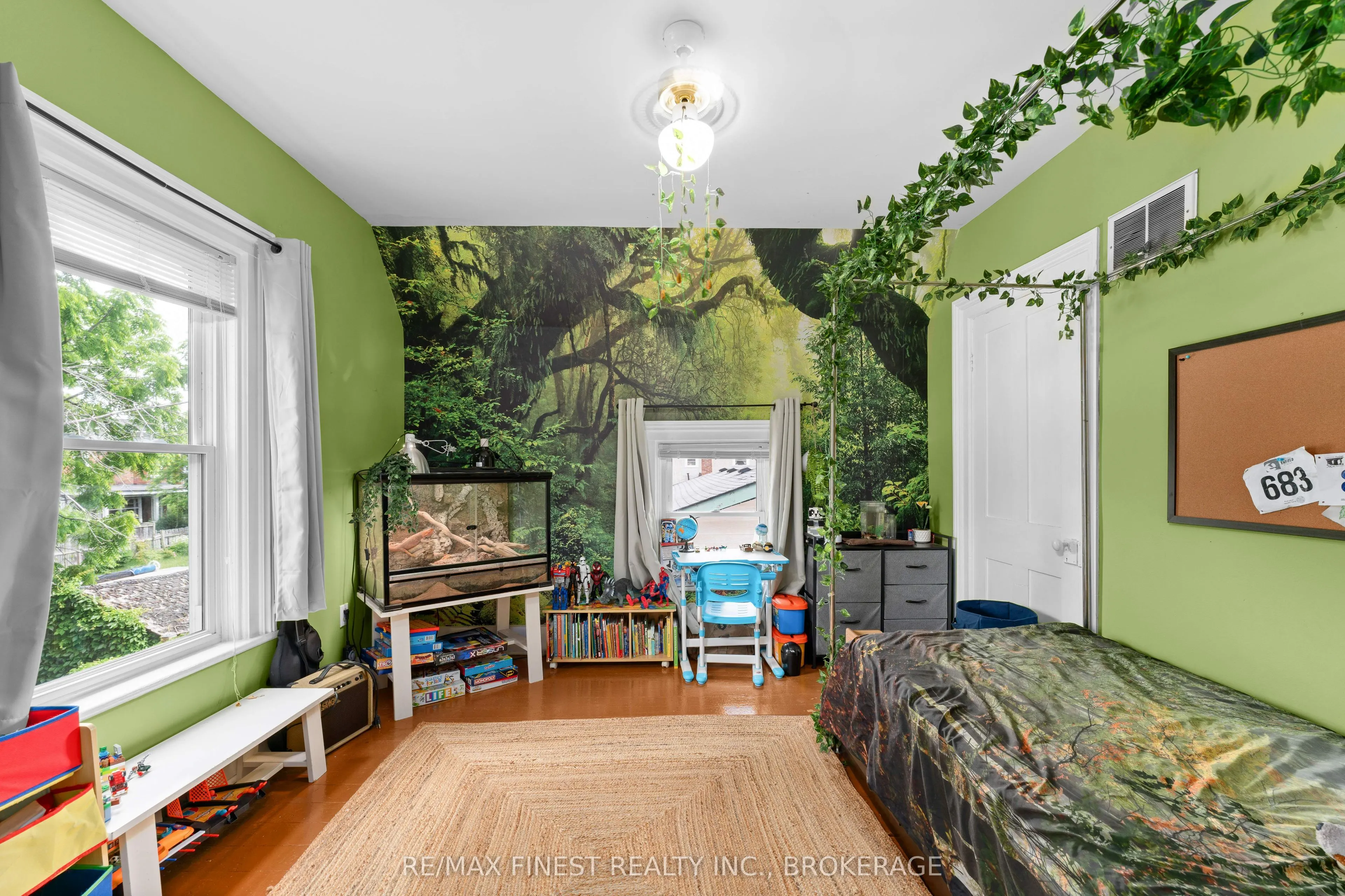 15 Graham Street E