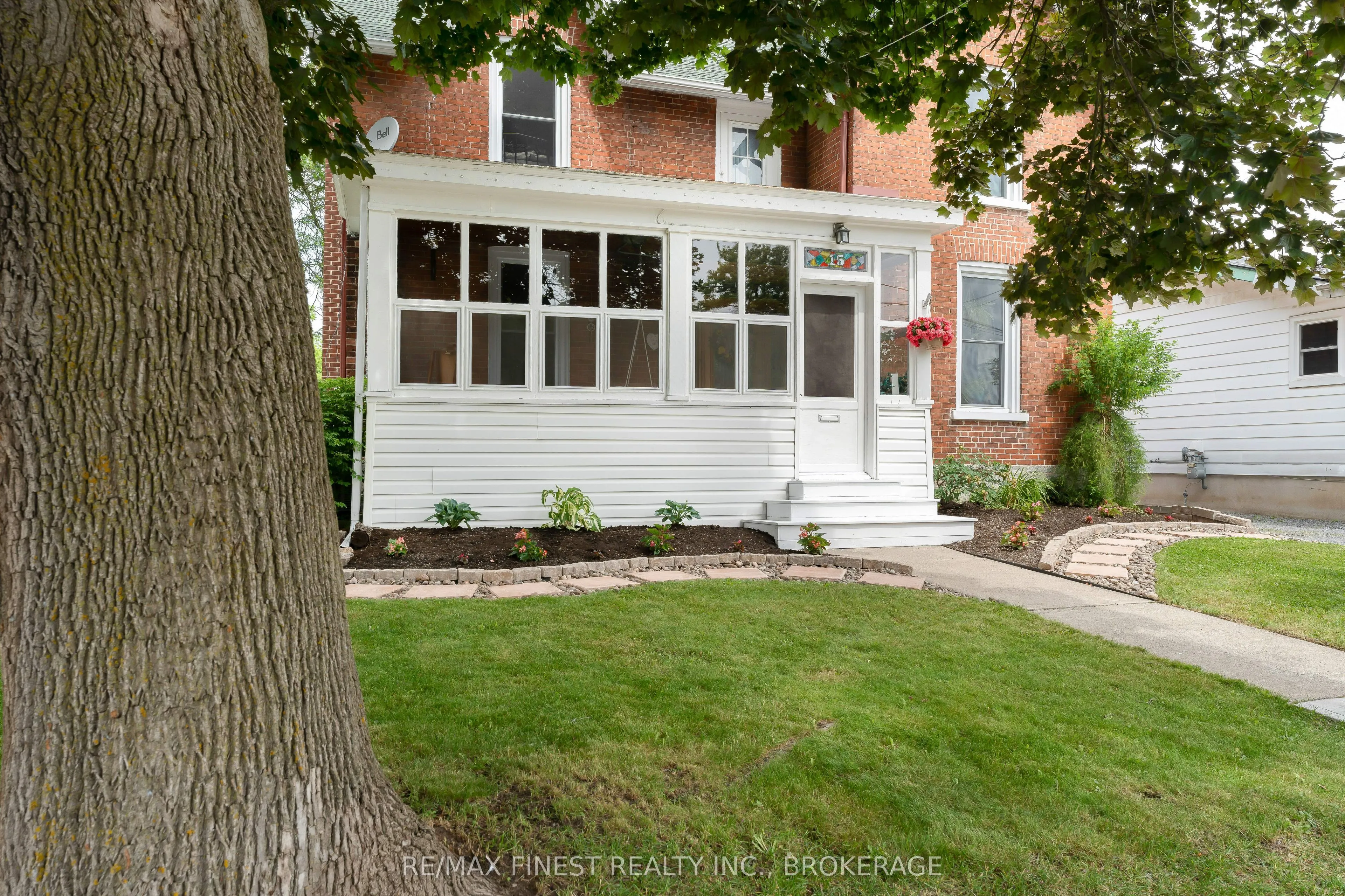 15 Graham Street E