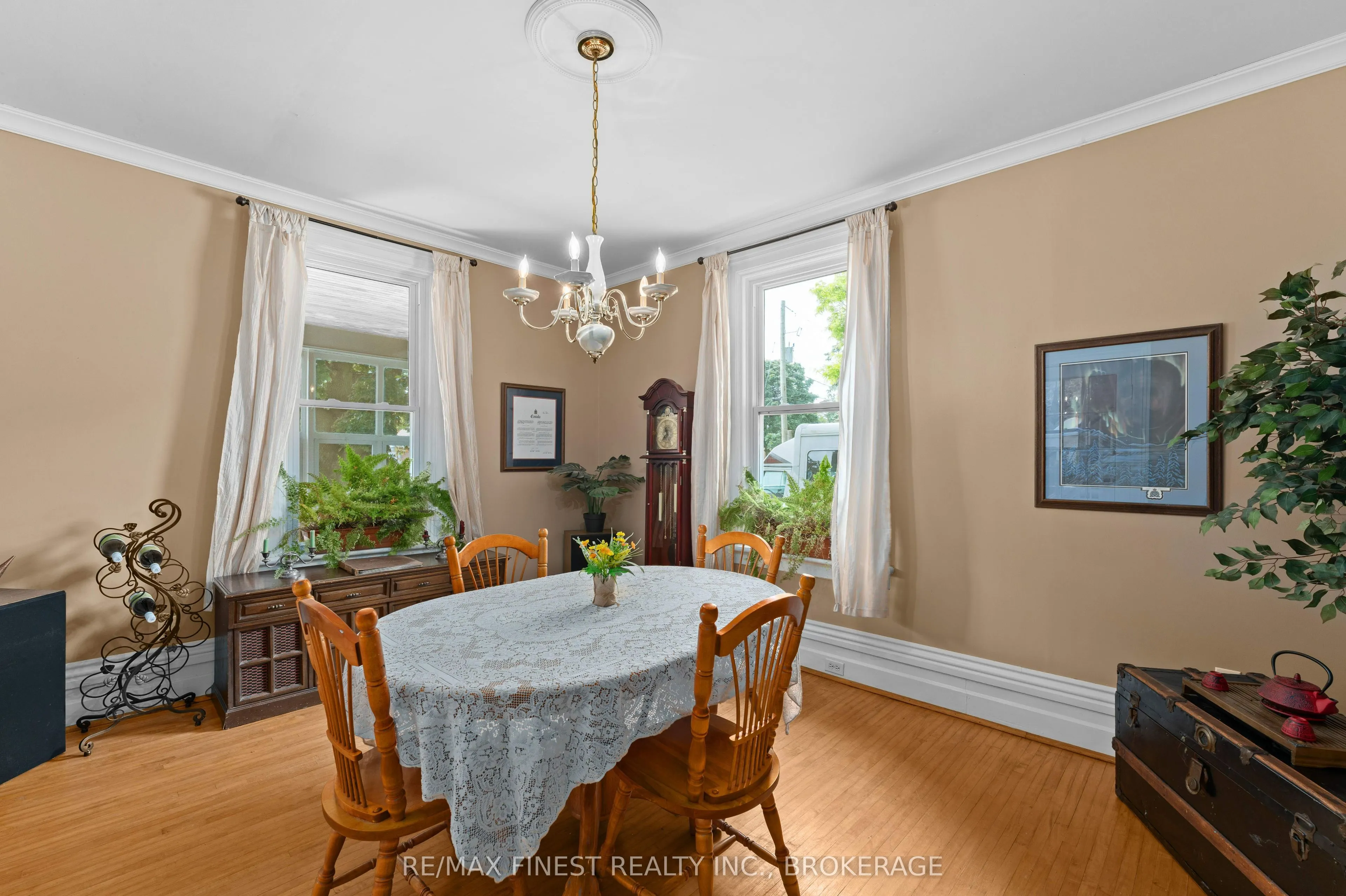 15 Graham Street E