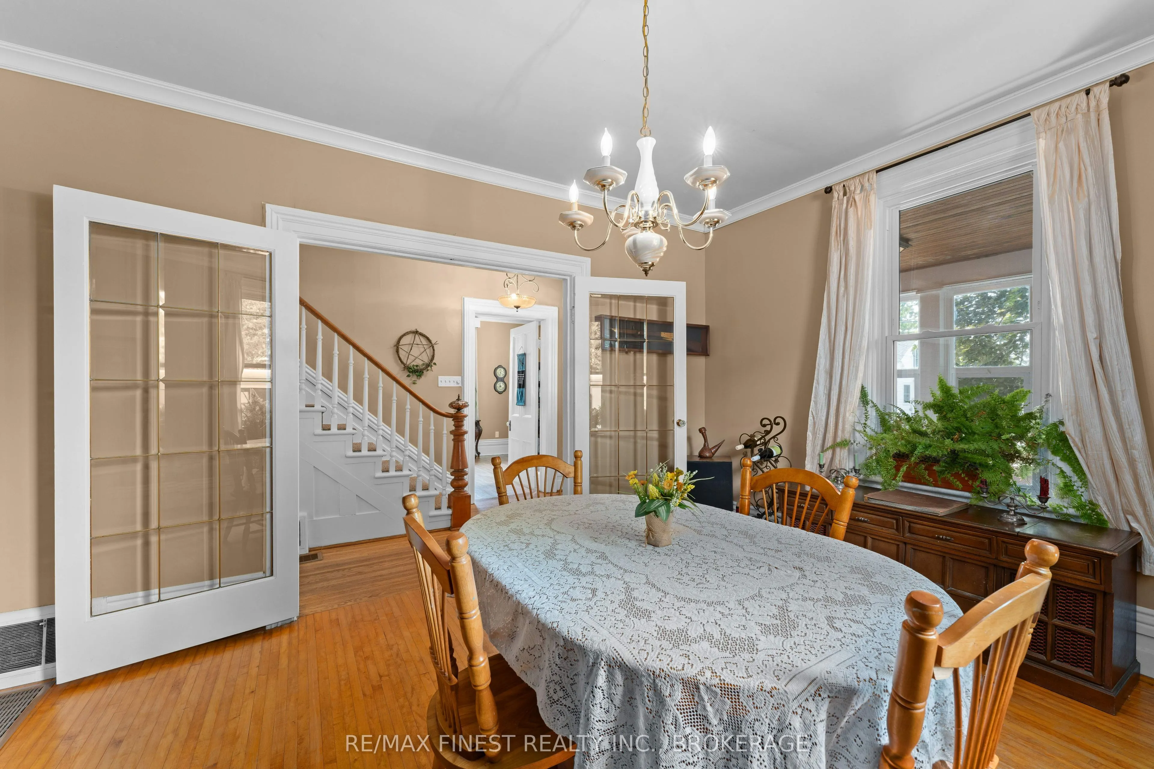 15 Graham Street E