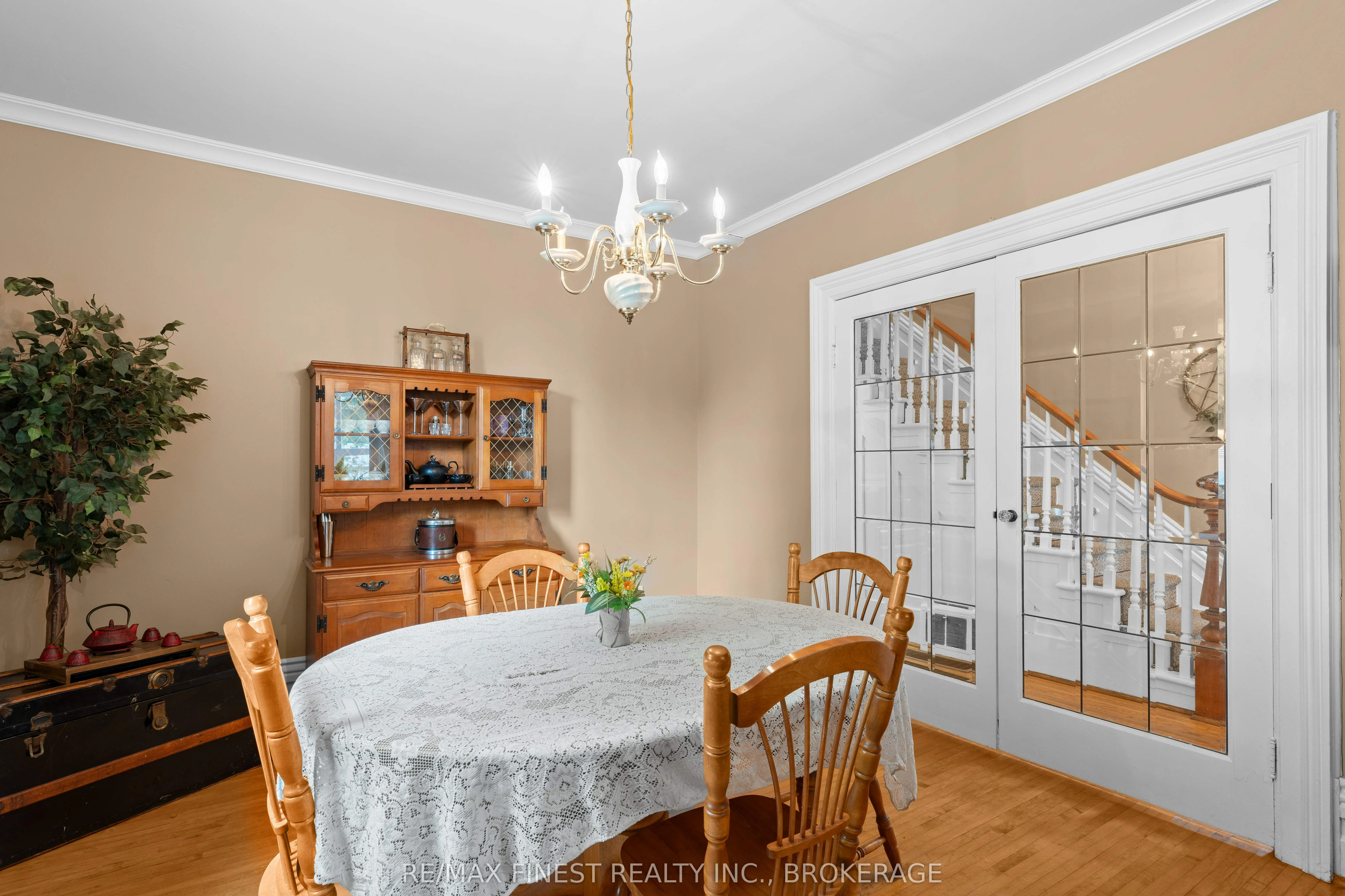 15 Graham Street E
