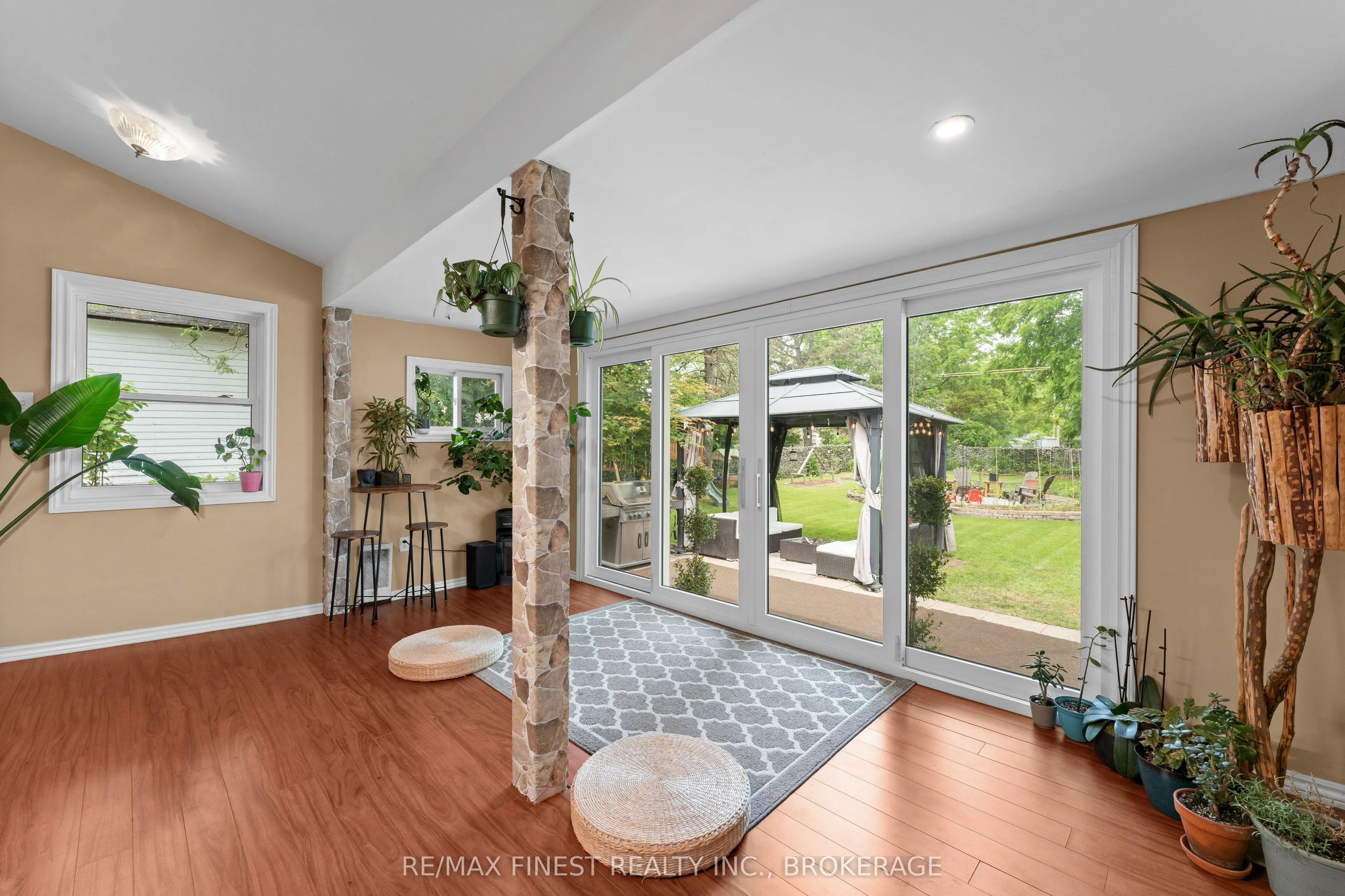 15 Graham Street E