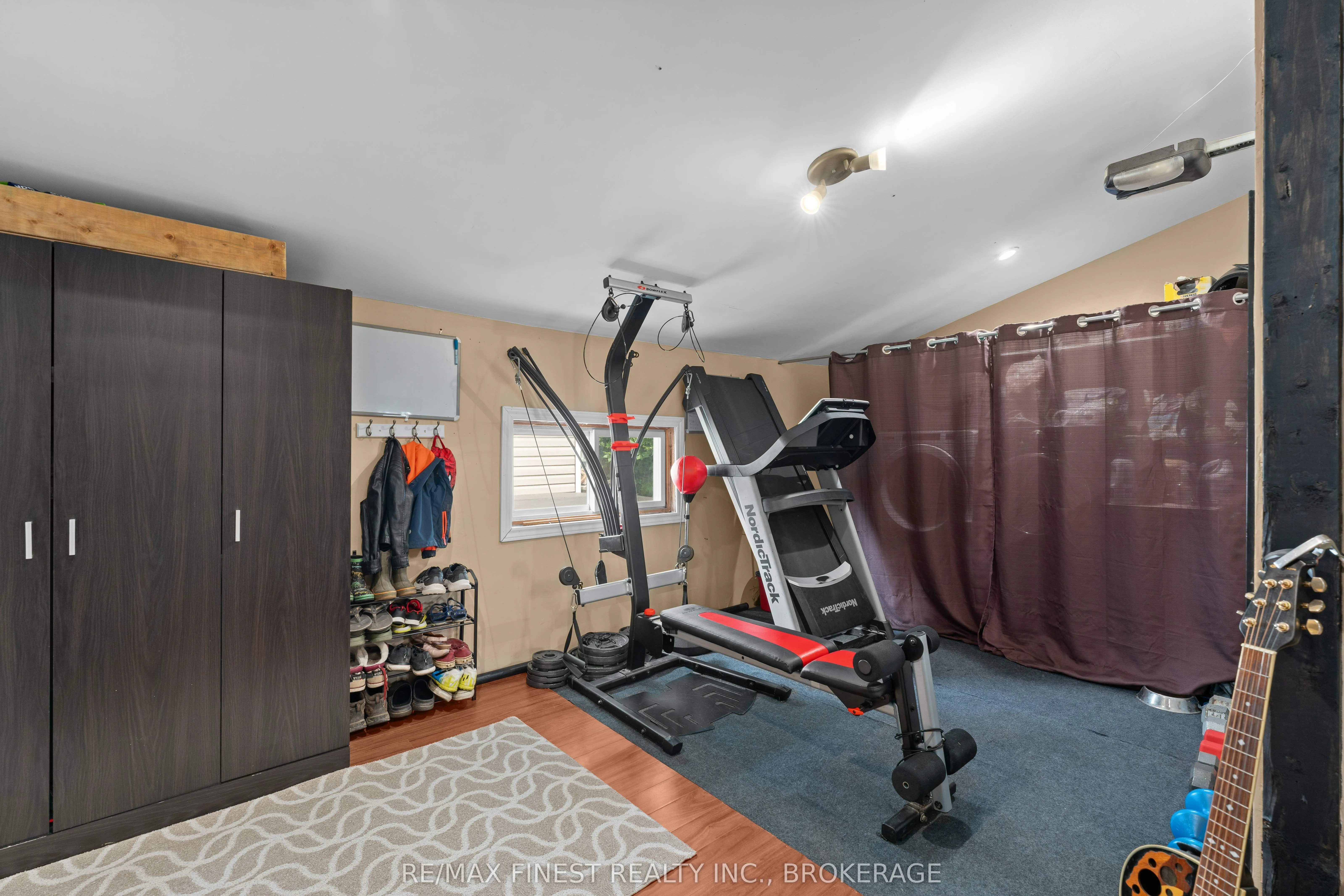 15 Graham Street E