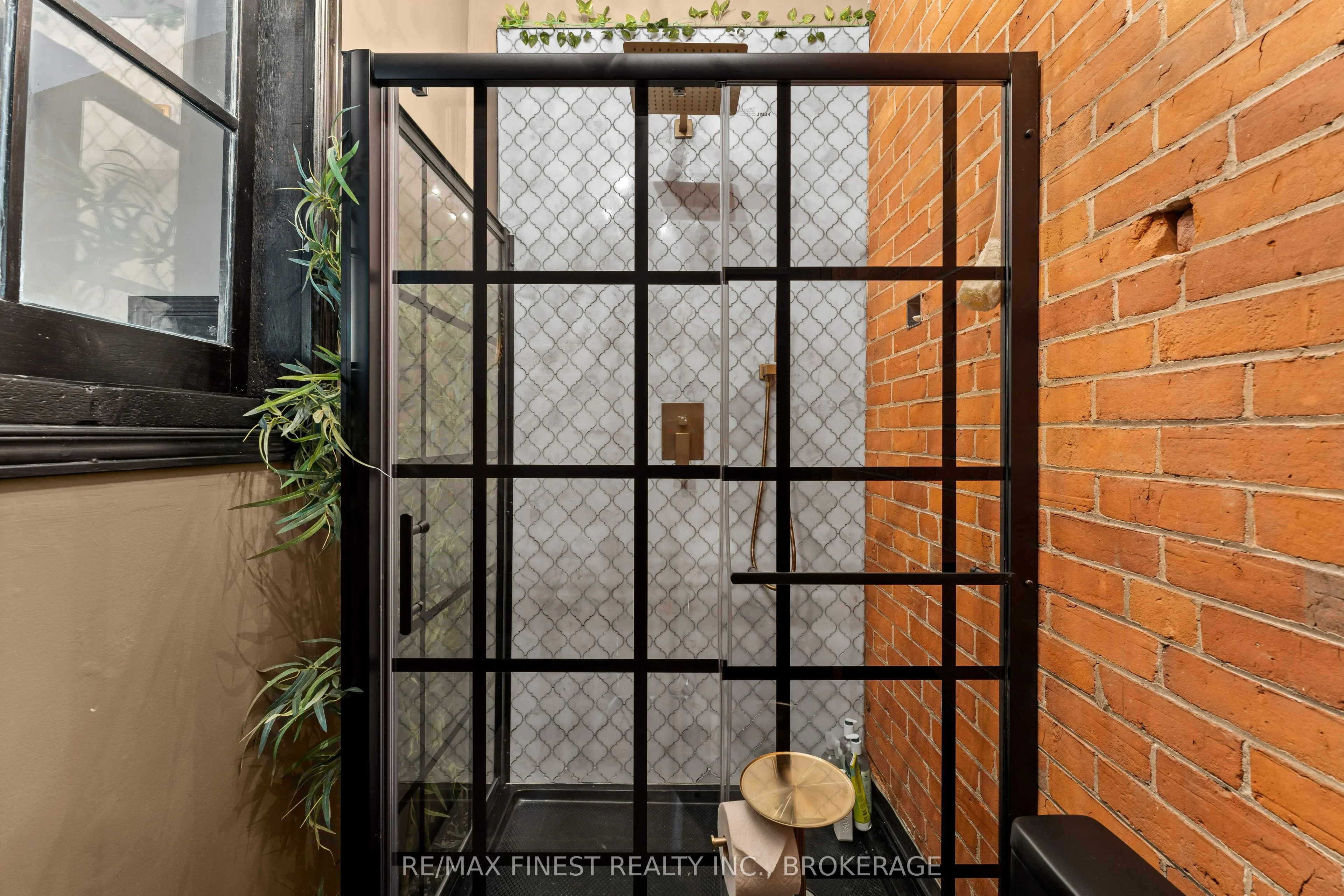15 Graham Street E