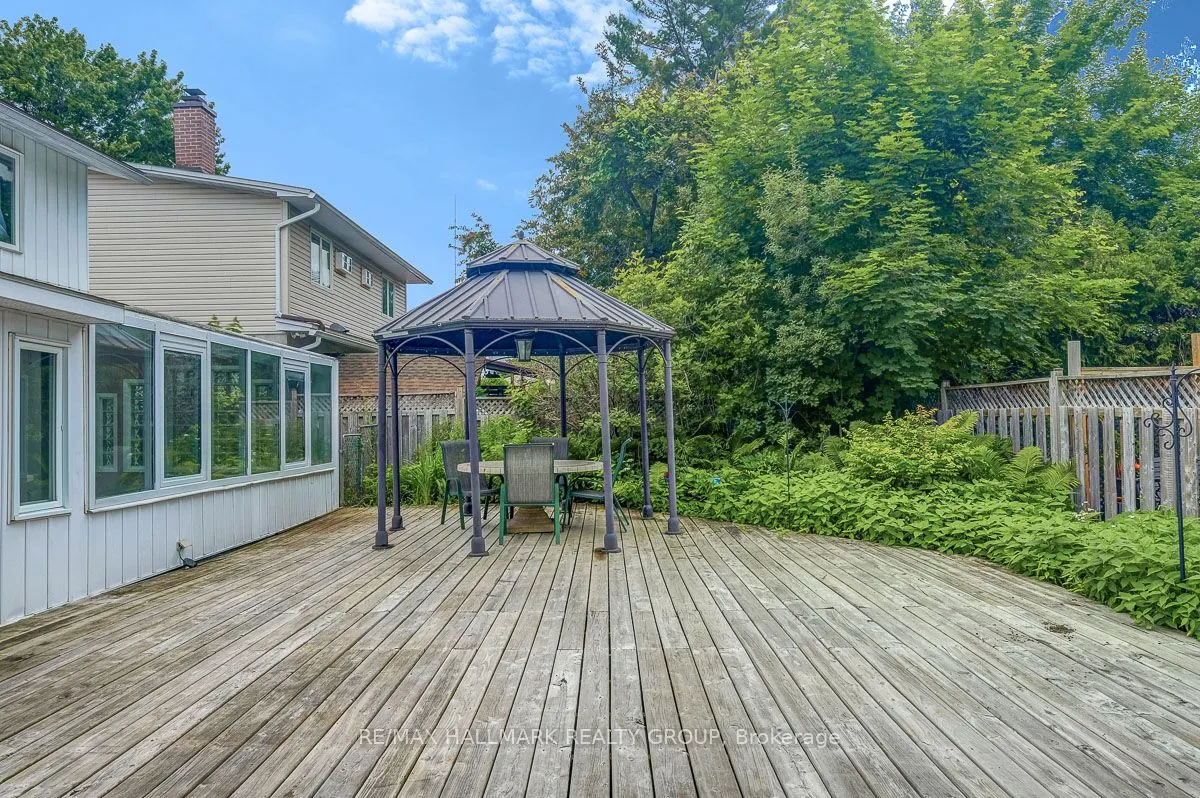 2149 Hubbard Crescent
