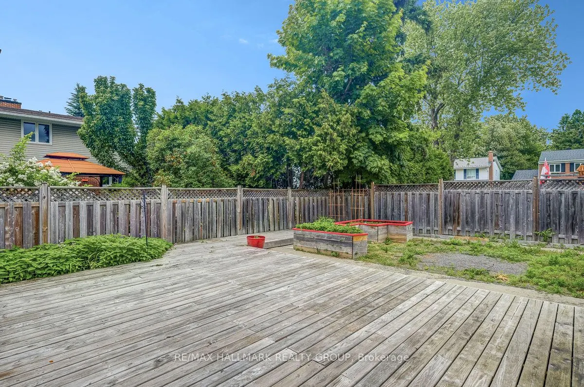 2149 Hubbard Crescent