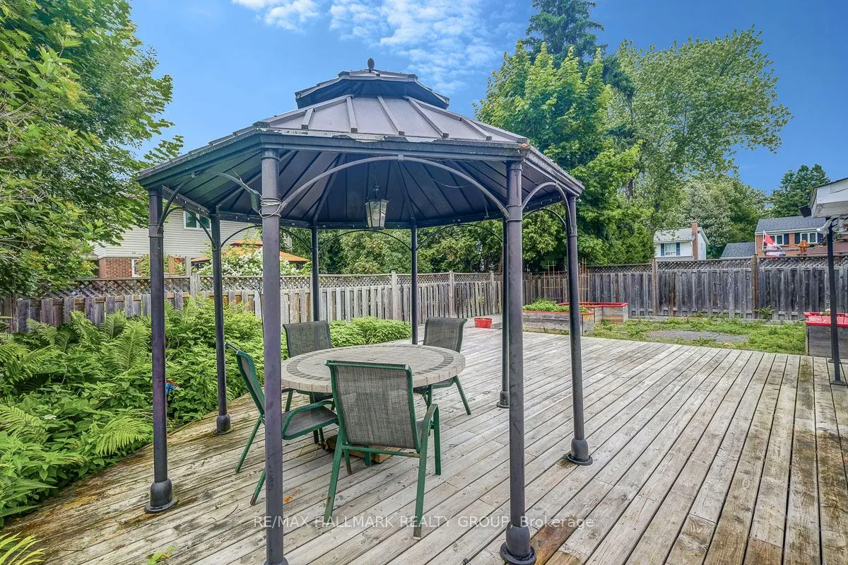 2149 Hubbard Crescent