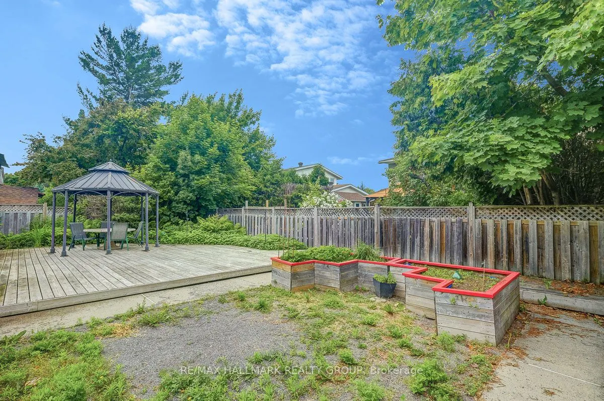2149 Hubbard Crescent