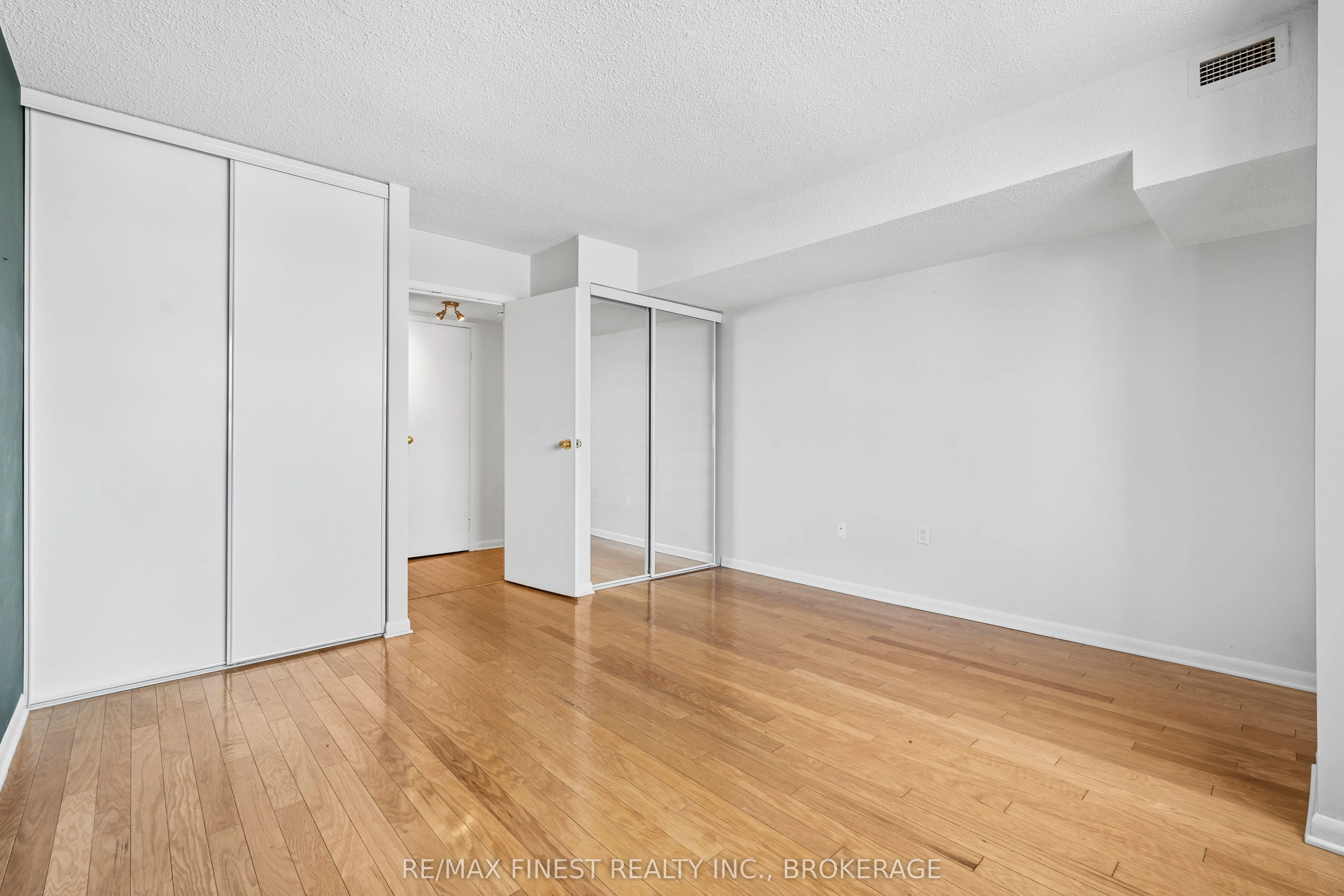165 Ontario Street, #1002