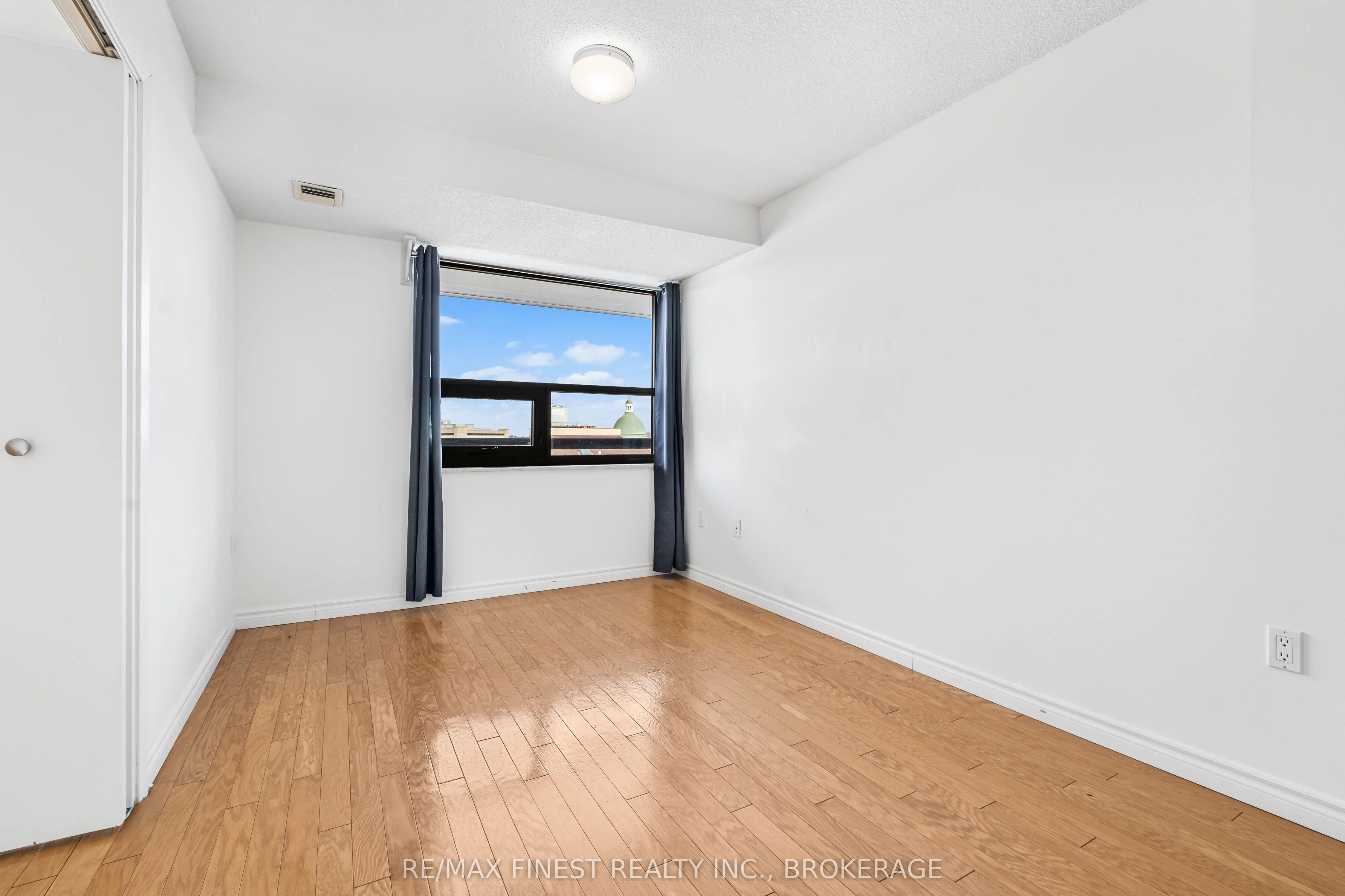165 Ontario Street, #1002
