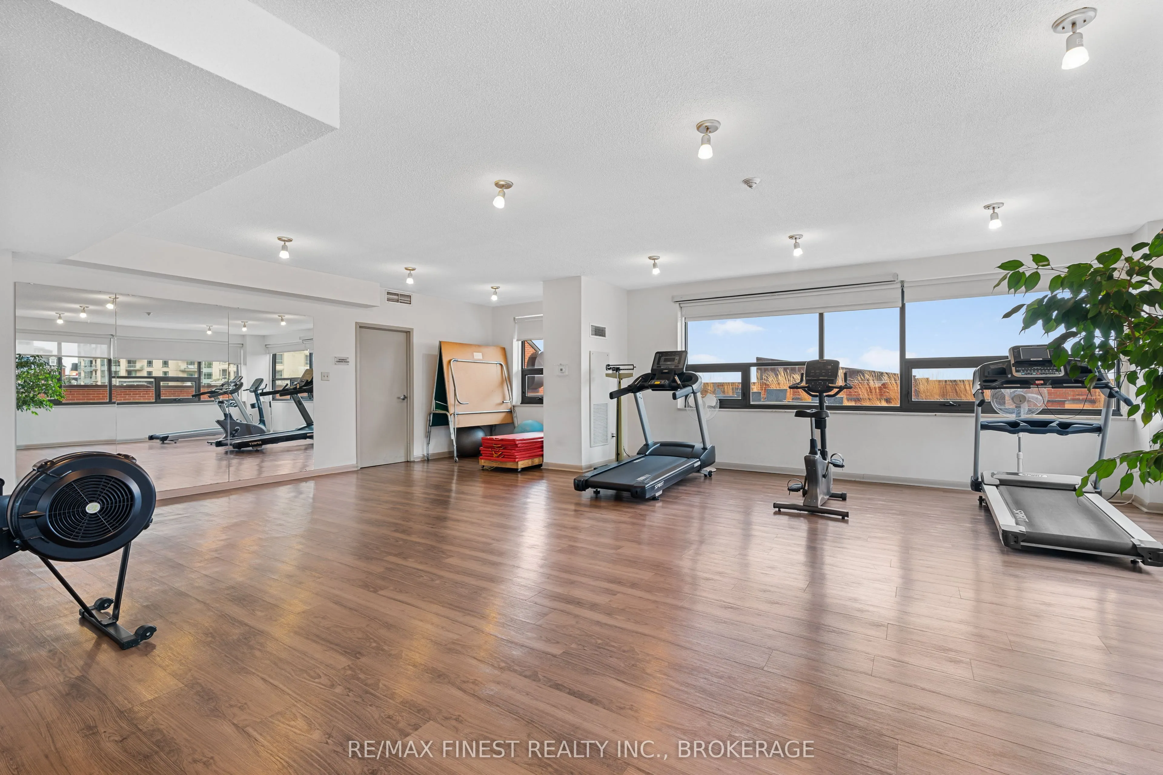 165 Ontario Street, #1002