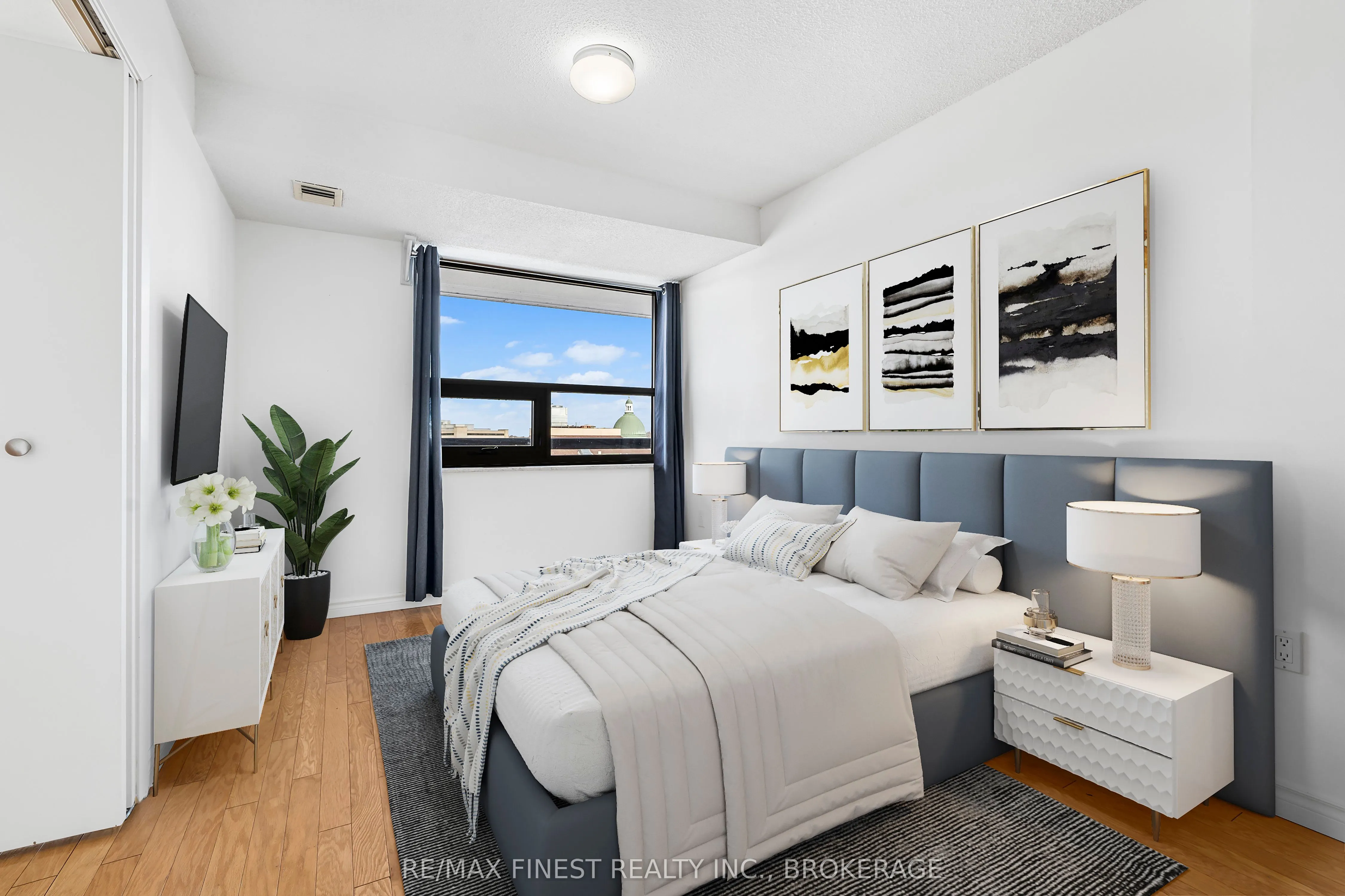 165 Ontario Street, #1002