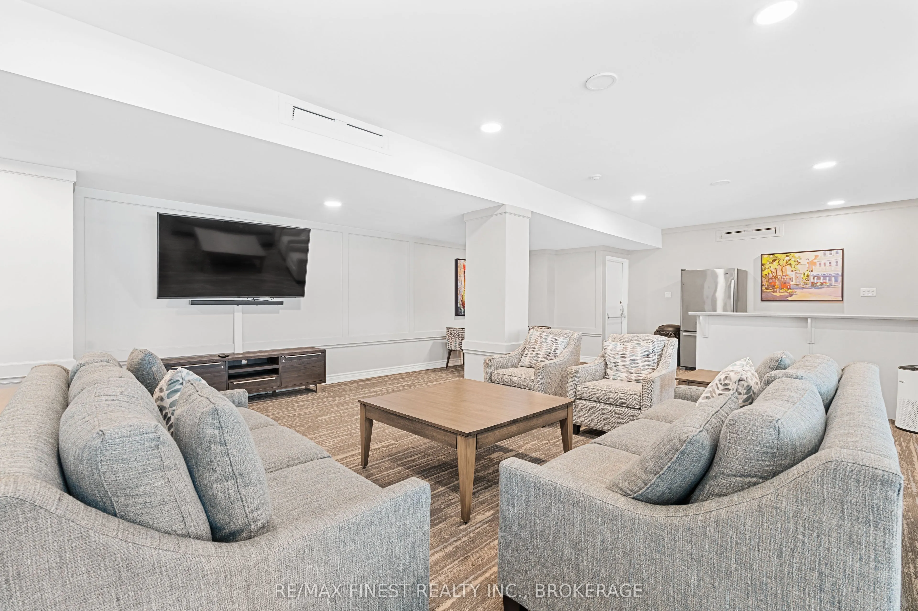 165 Ontario Street, #1002