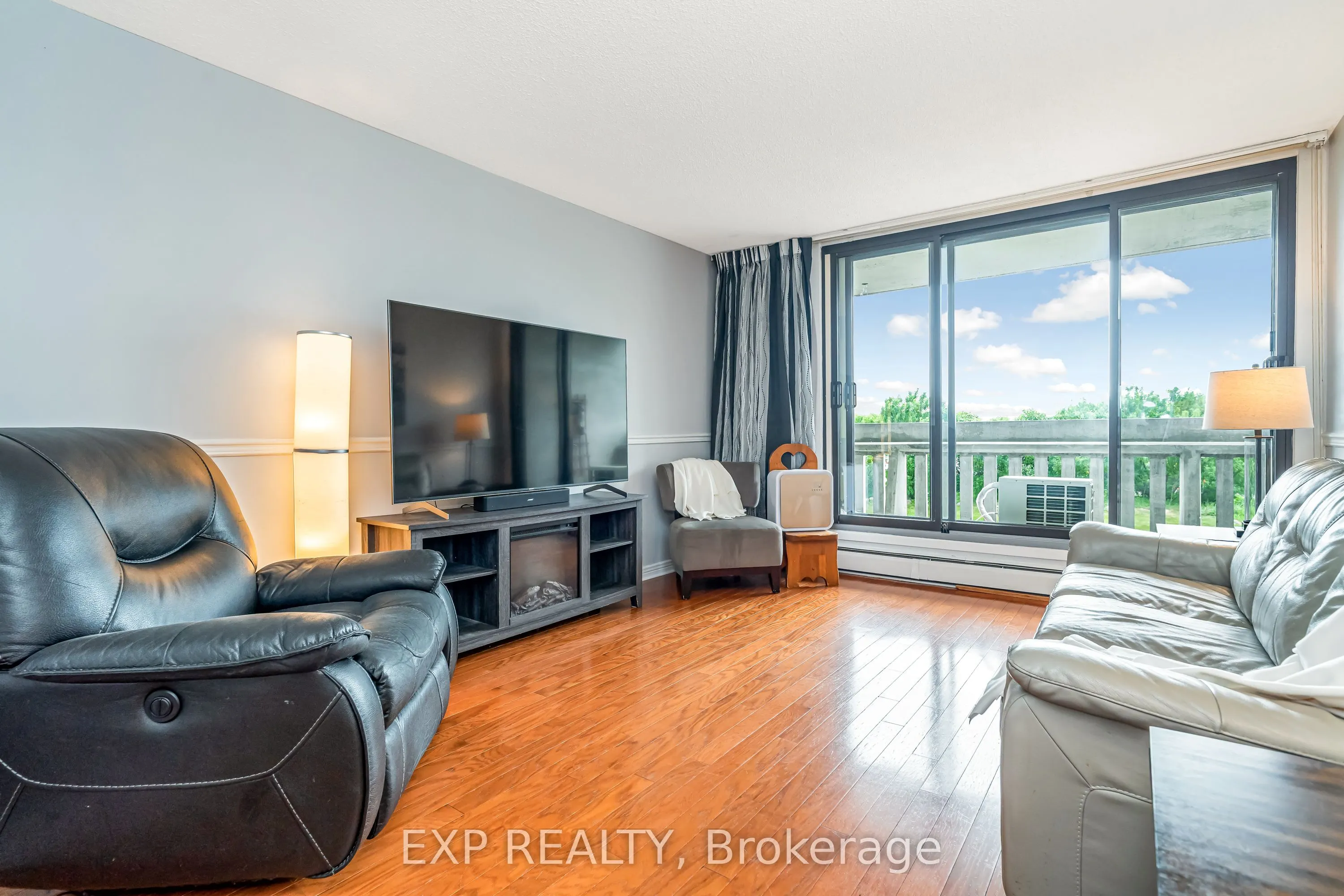 415 Greenview Avenue, #101
