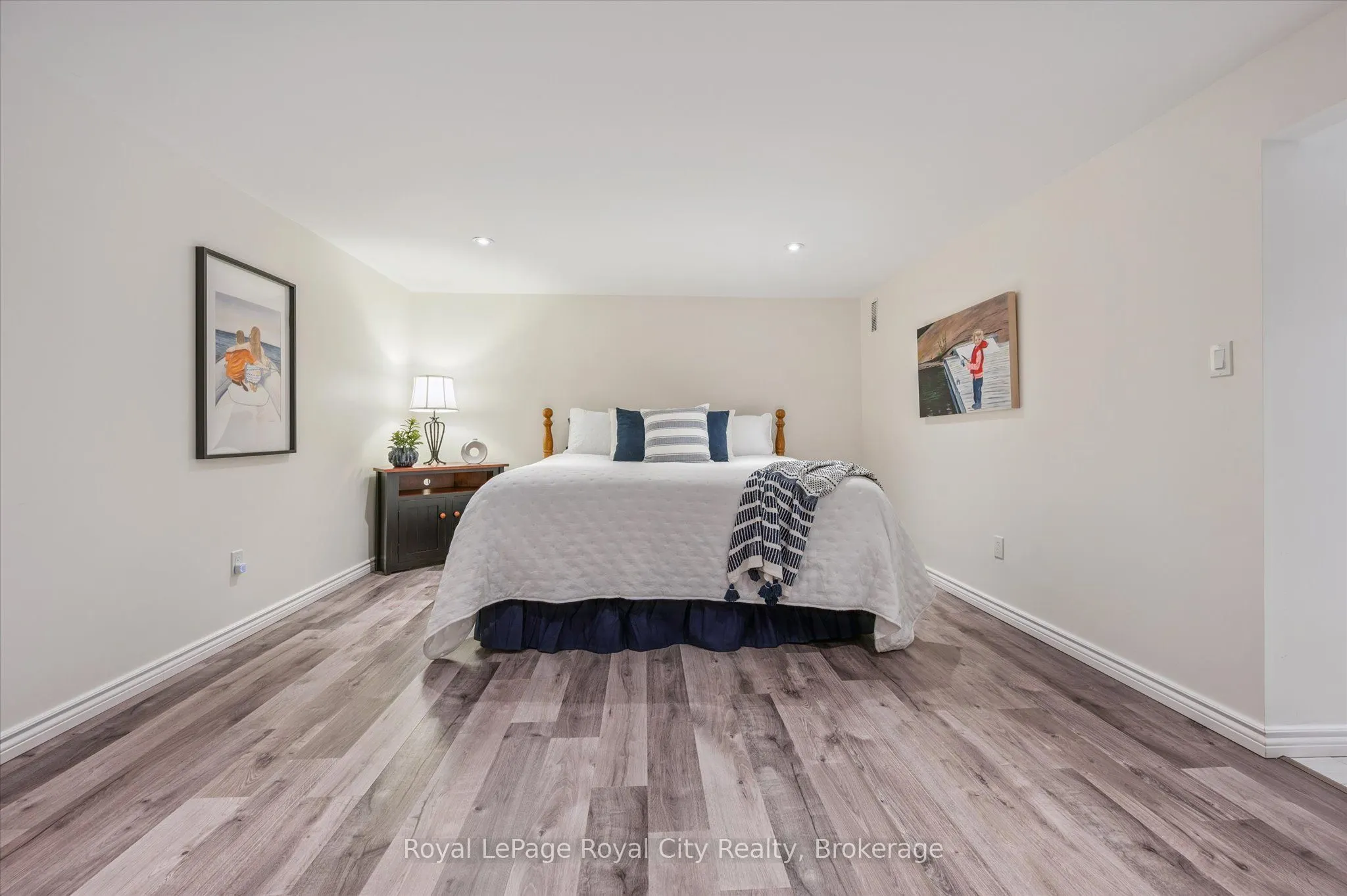 7242 Sideroad 4