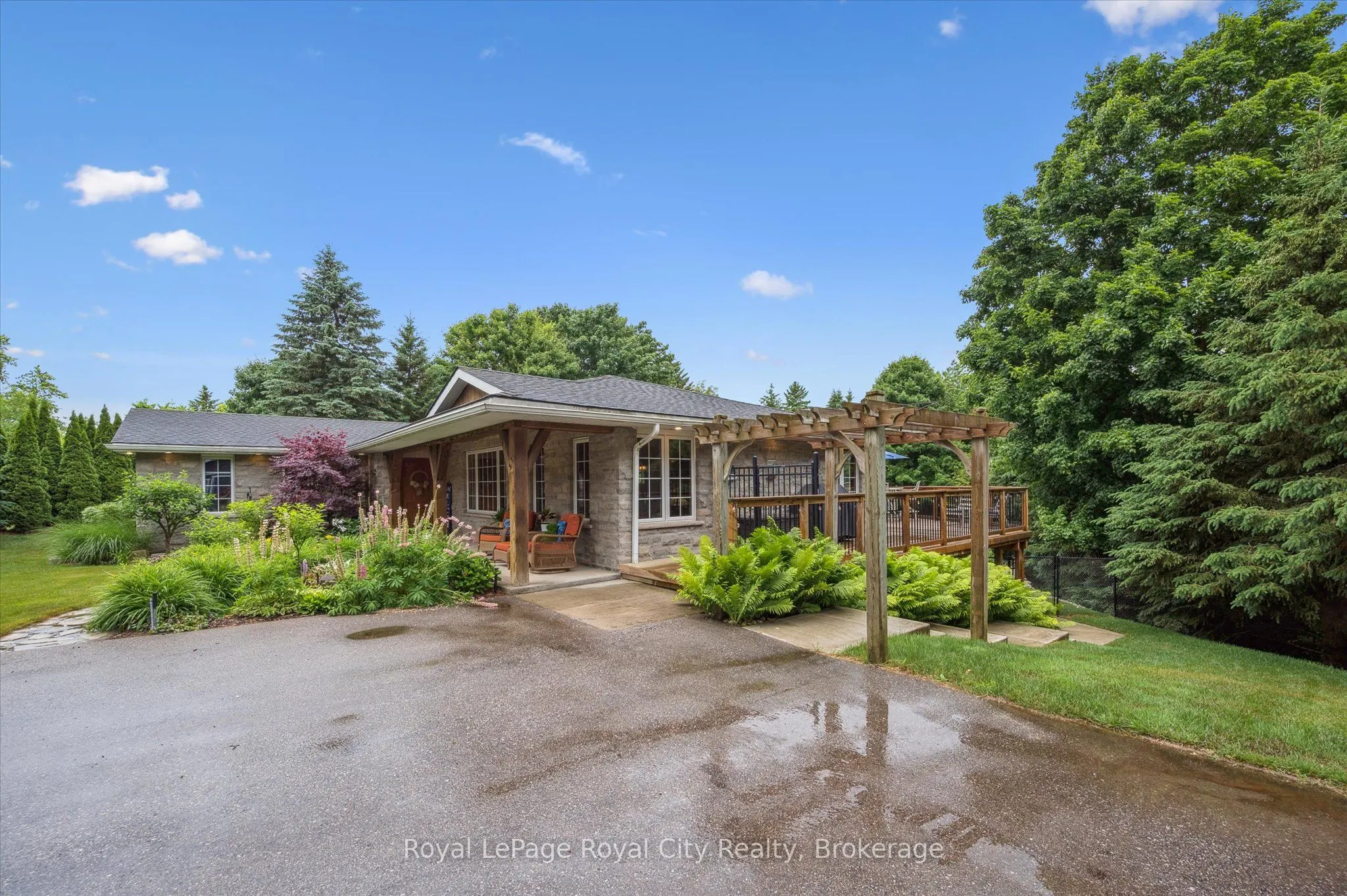 7242 Sideroad 4