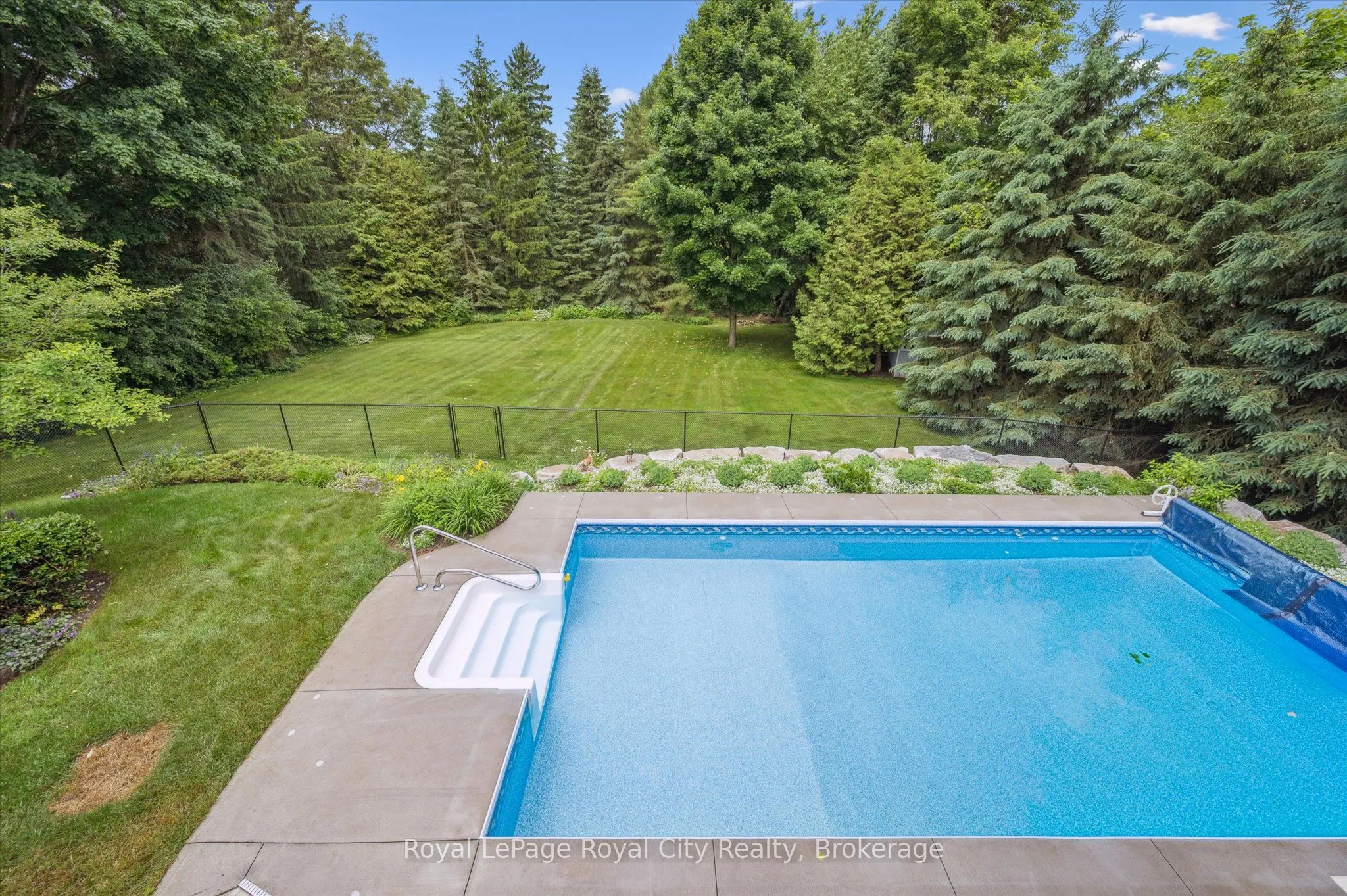 7242 Sideroad 4