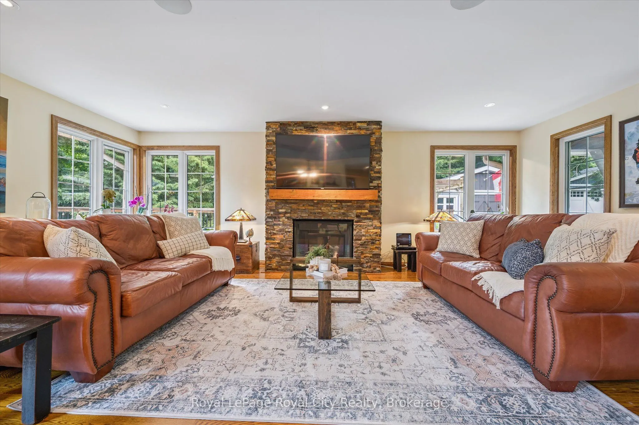 7242 Sideroad 4