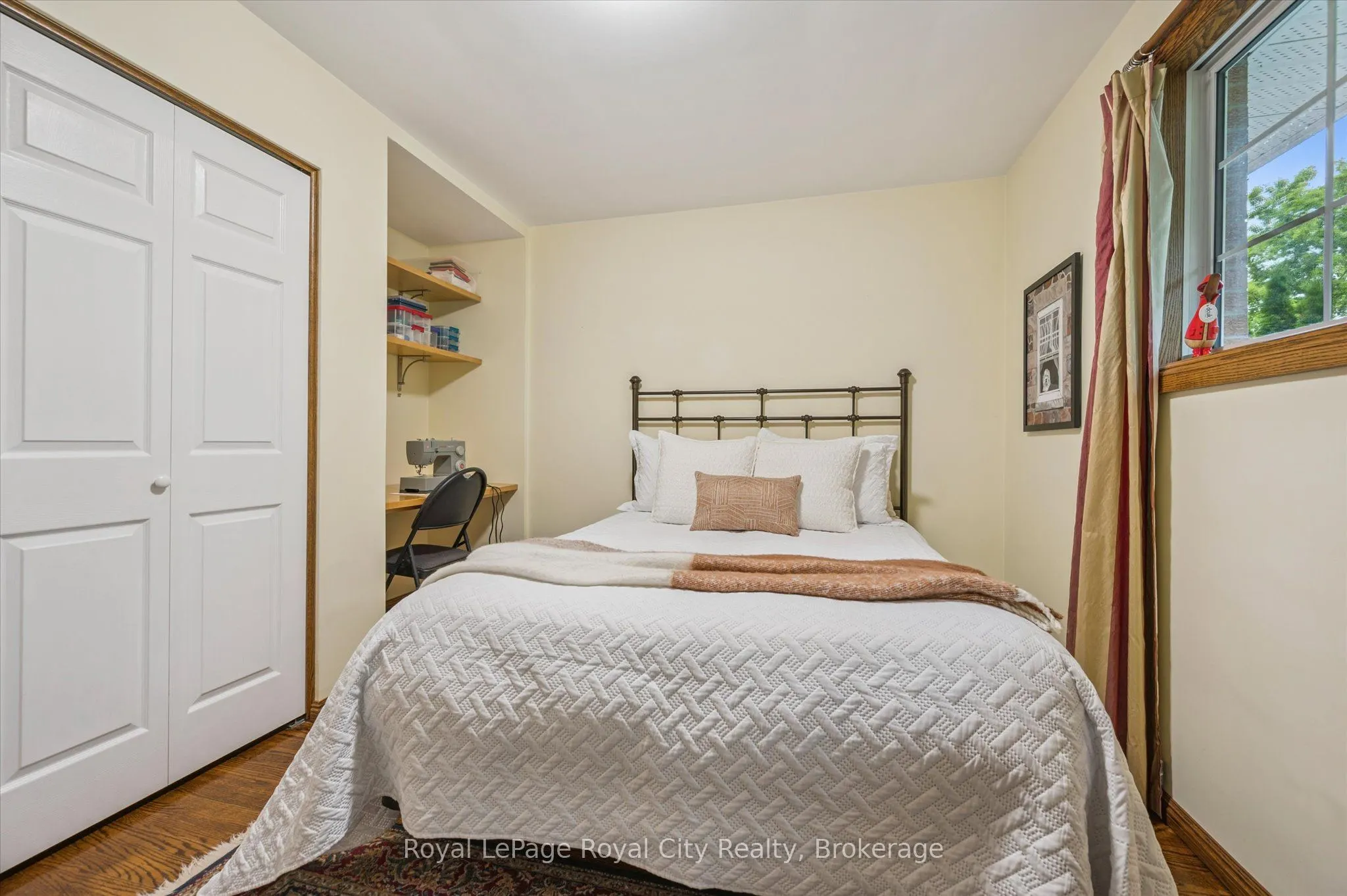 7242 Sideroad 4