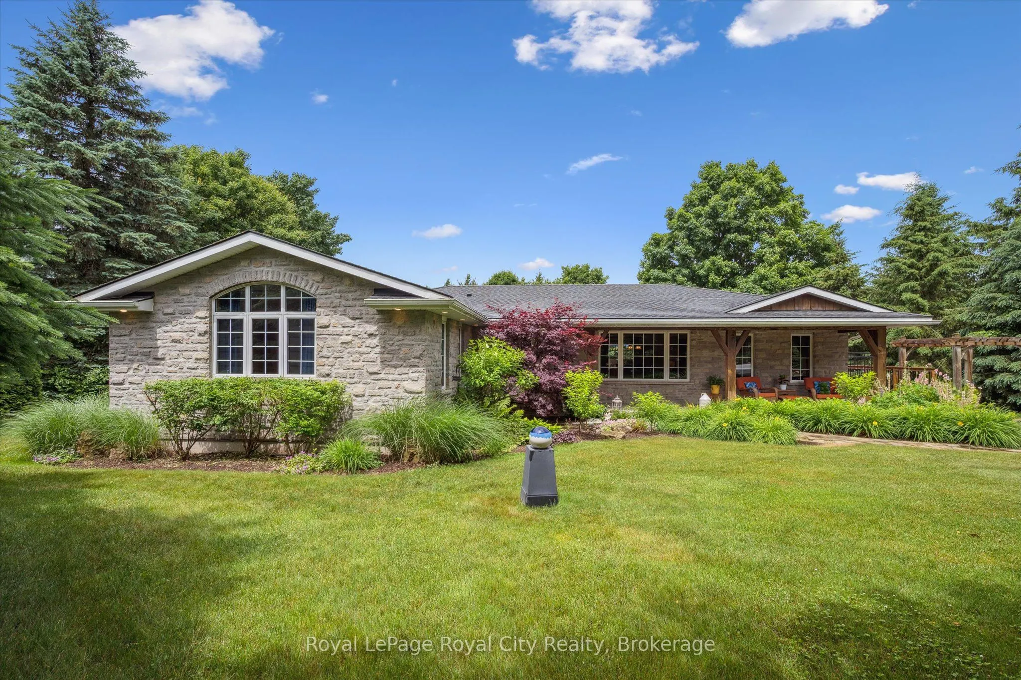 7242 Sideroad 4