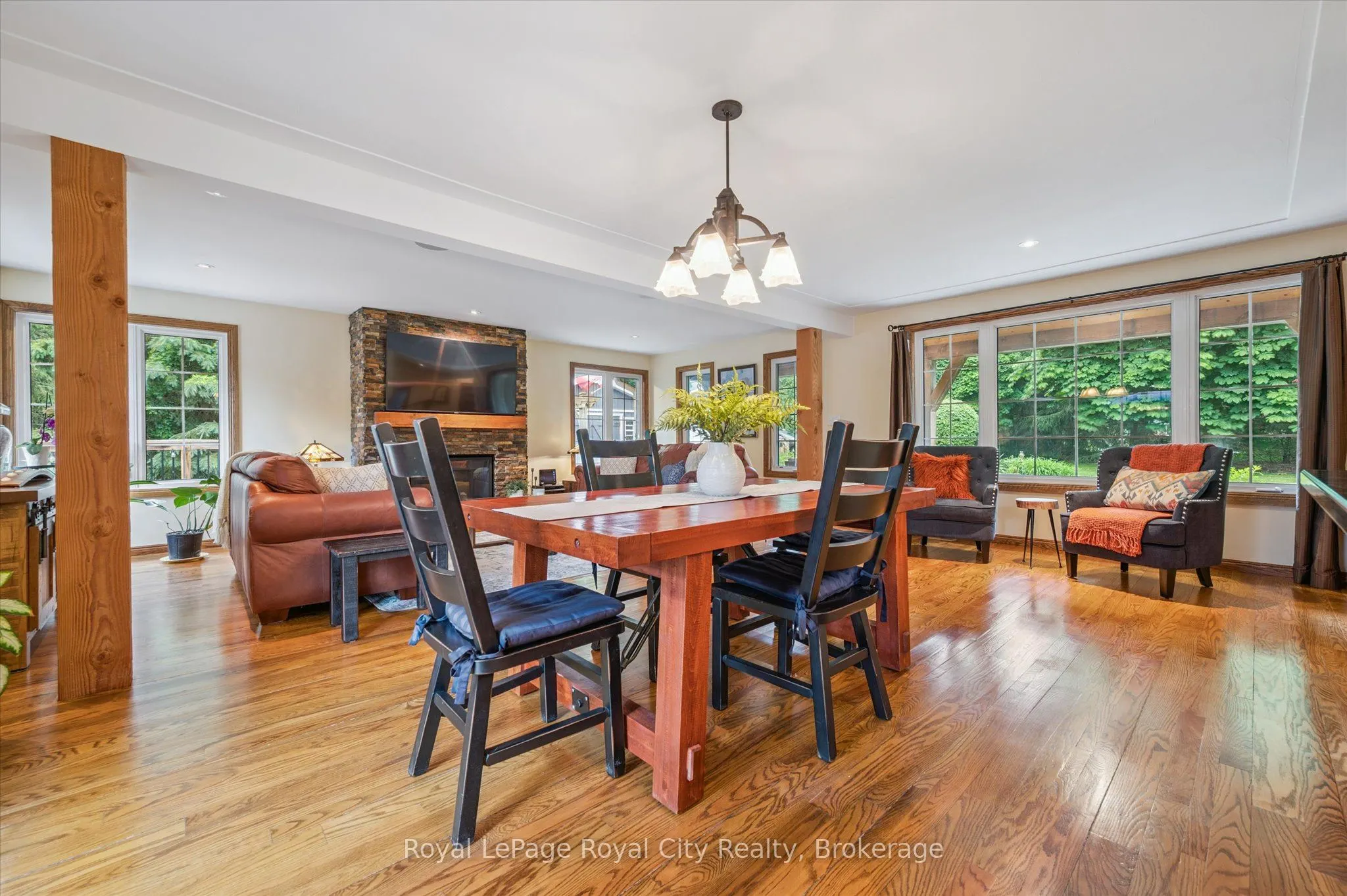 7242 Sideroad 4