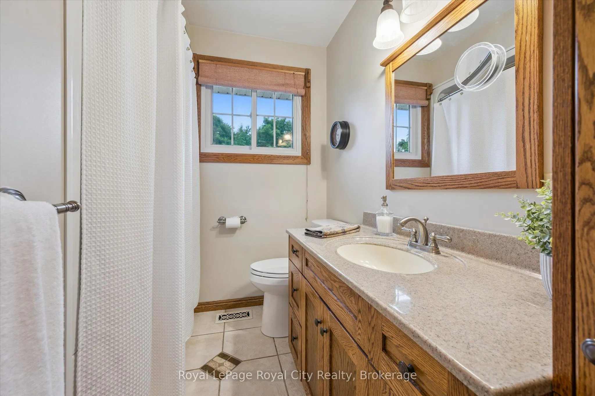 7242 Sideroad 4