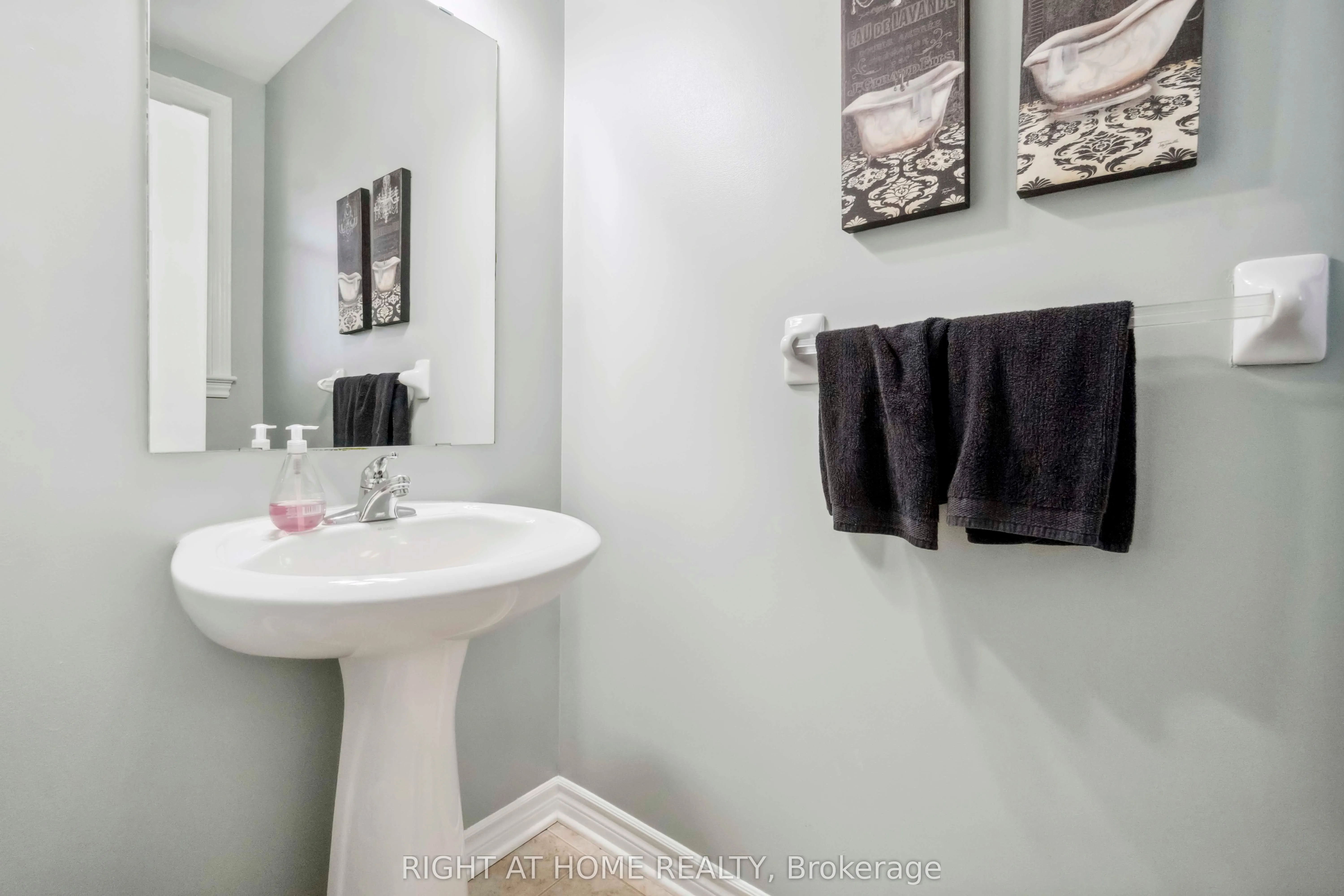 163 Mojave Crescent